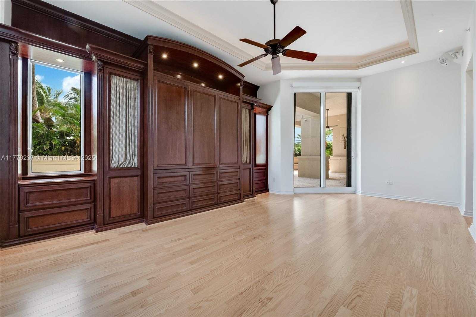 Small Image of 13611 DEERING BAY DR #101, Coral Gables Number 11