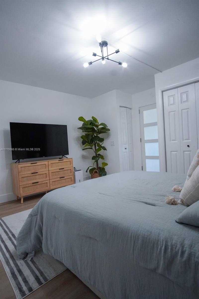 Small Image of 7904 WEST DR #501, North Bay Village Number 10