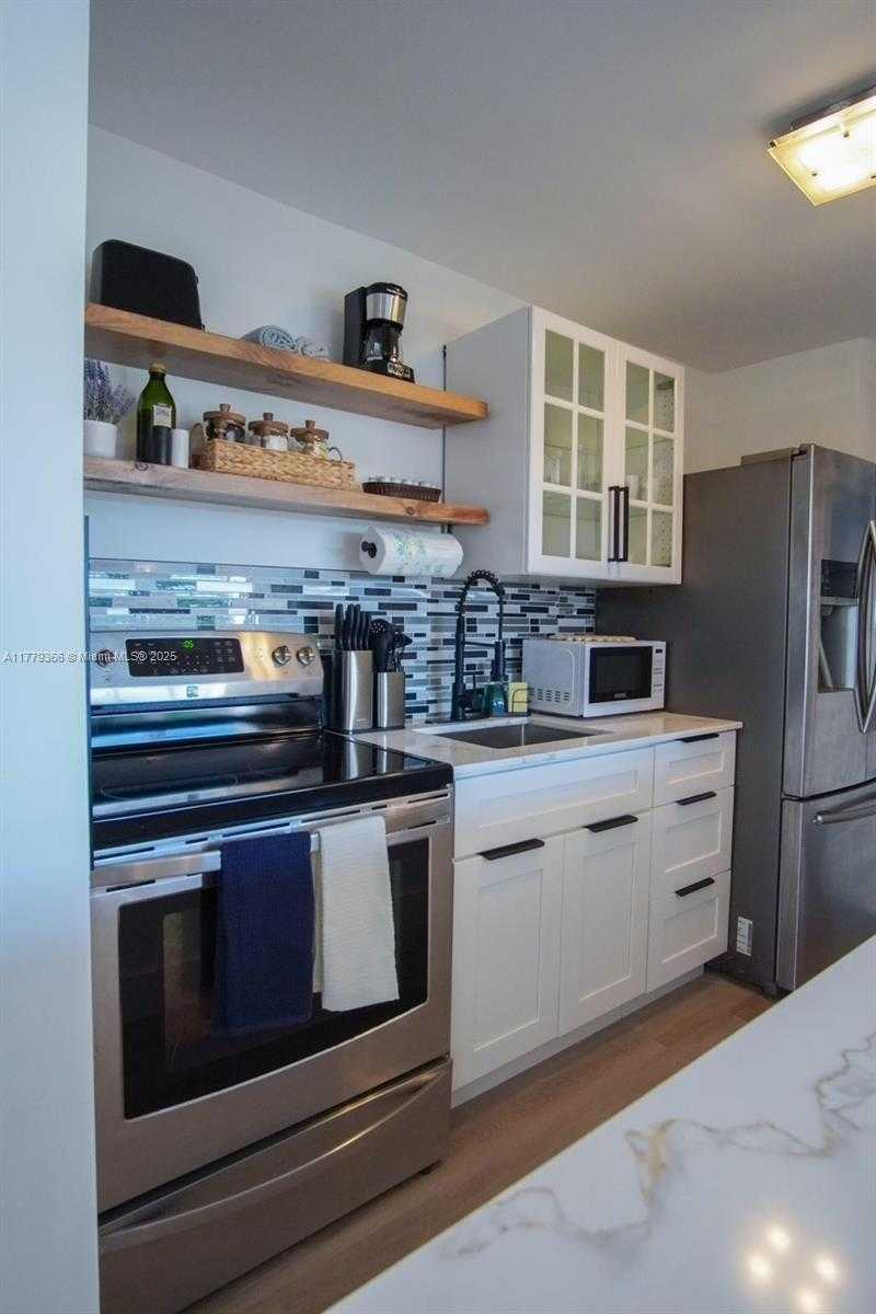 Small Image of 7904 WEST DR #501, North Bay Village Number 23