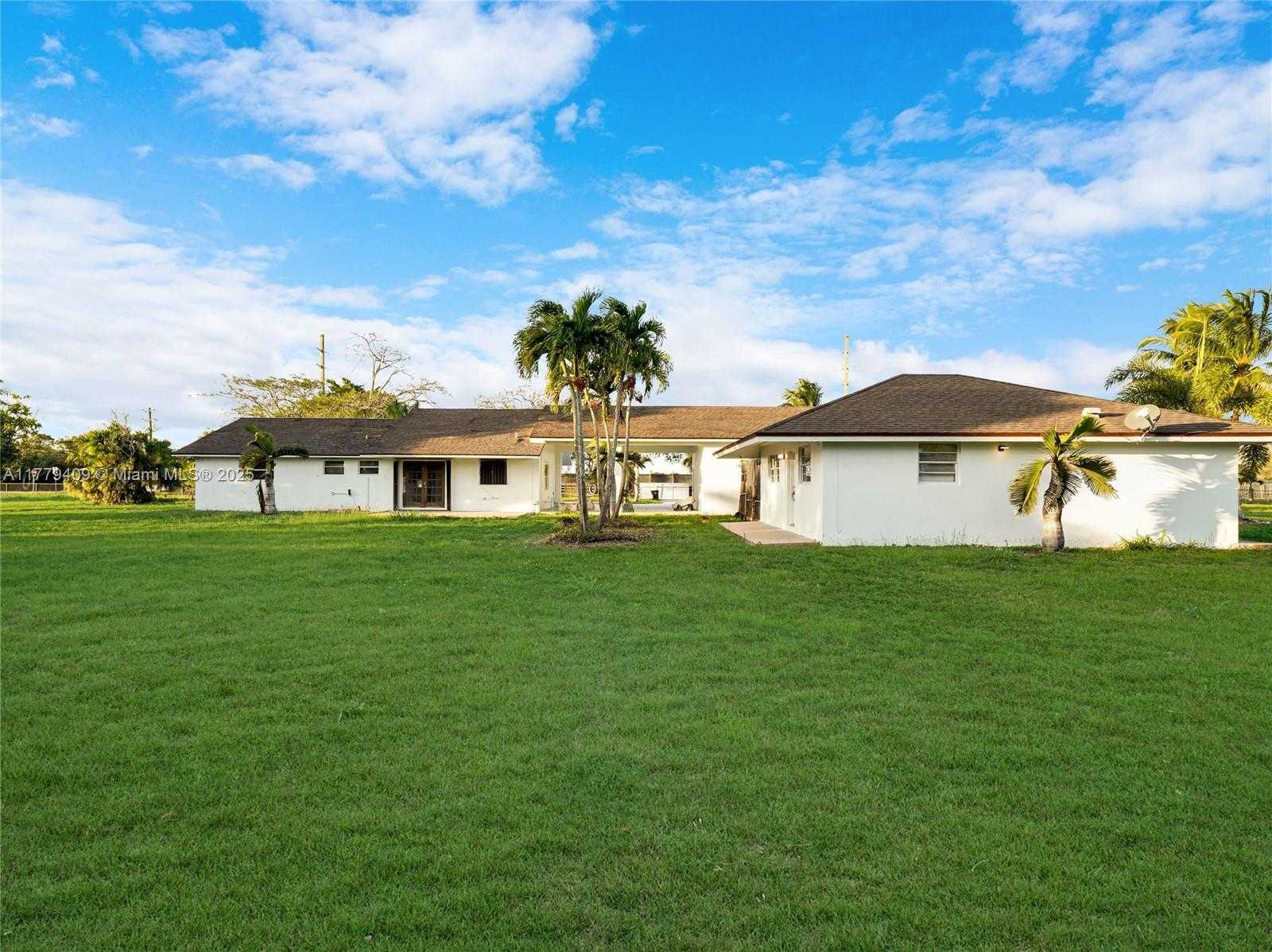 Small Image of 20000 SOUTH WEST 216TH ST, Miami Number 12