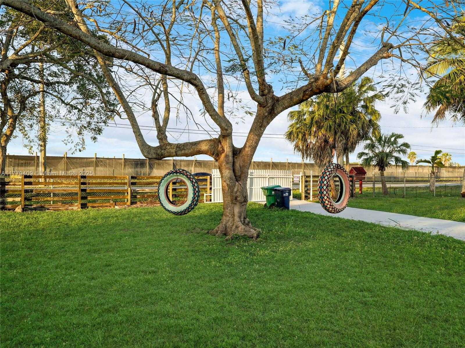 Small Image of 20000 SOUTH WEST 216TH ST, Miami Number 17