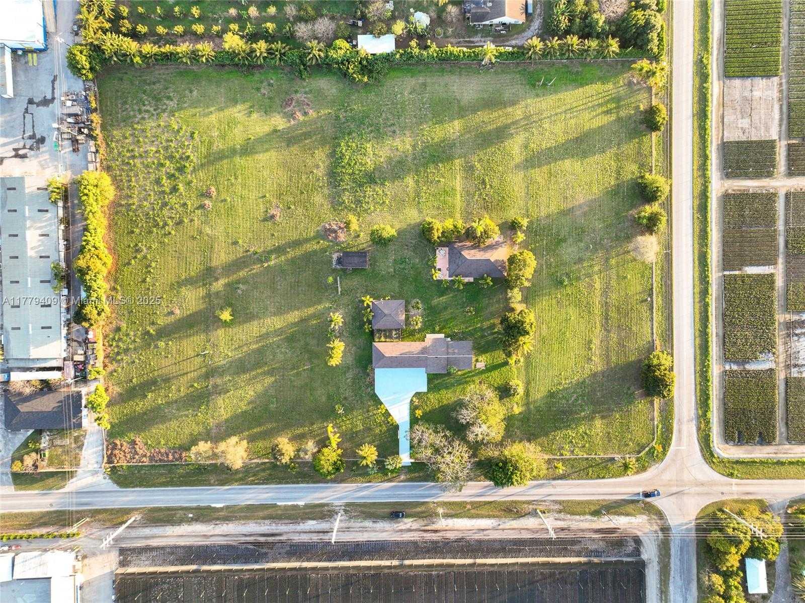Small Image of 20000 SOUTH WEST 216TH ST, Miami Number 27