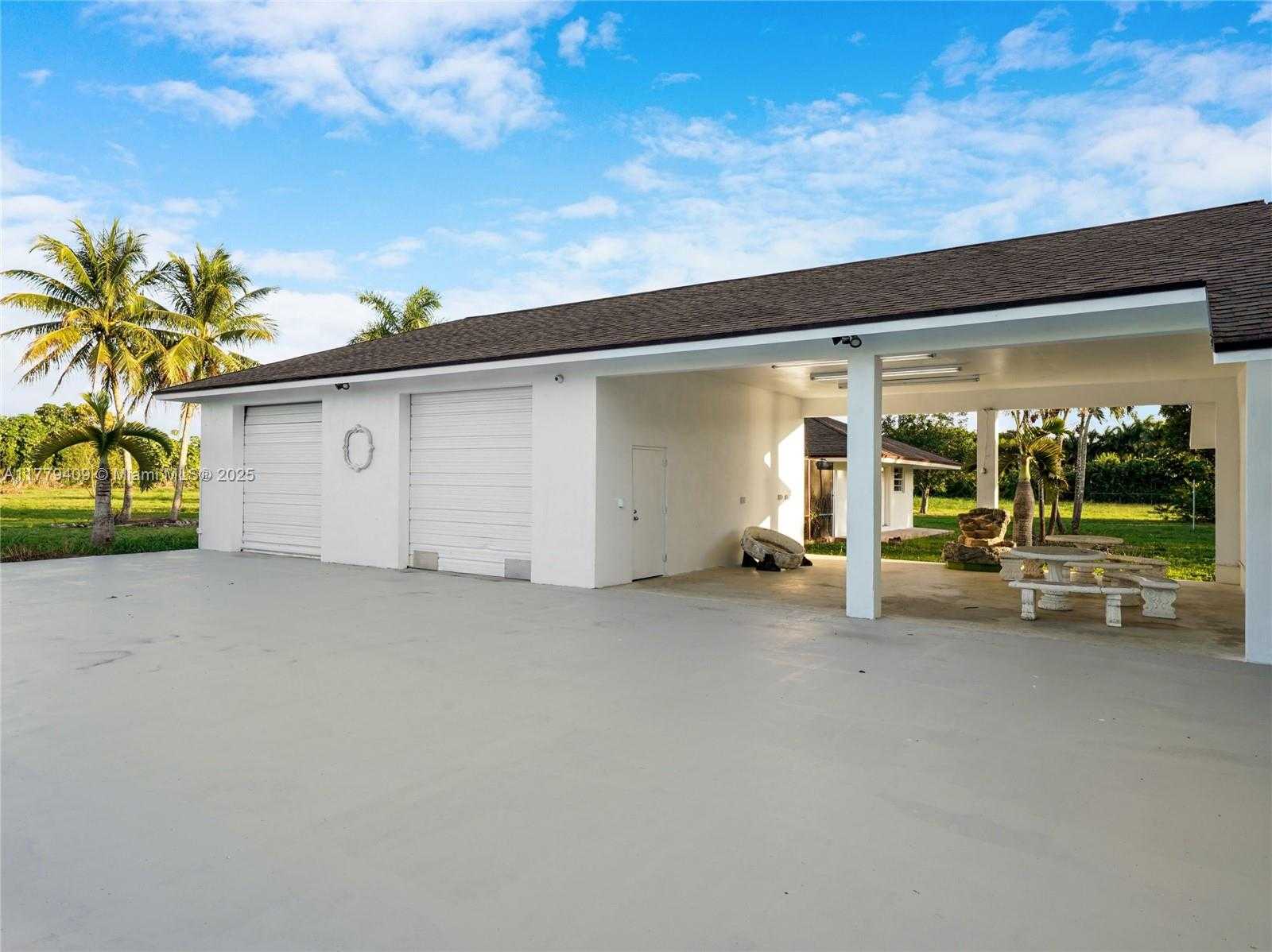 Small Image of 20000 SOUTH WEST 216TH ST, Miami Number 4