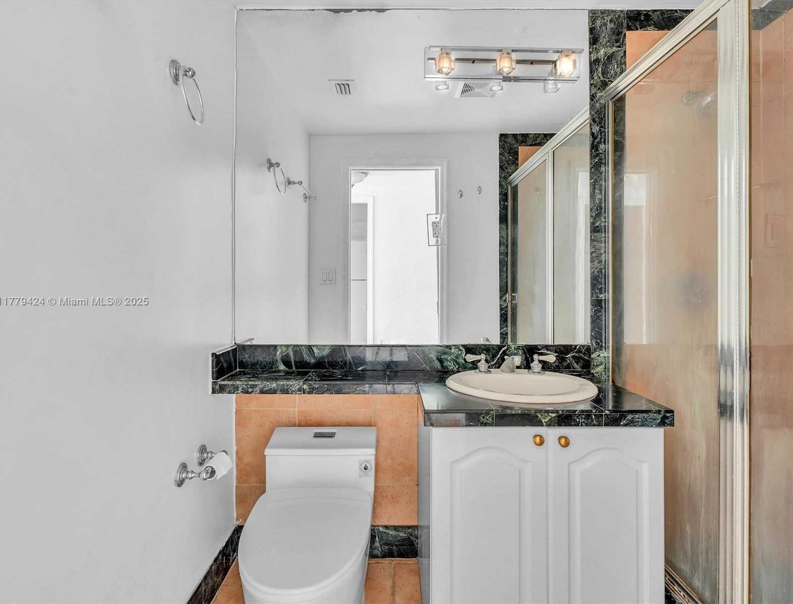 Small Image of 1408 BRICKELL BAY DR #816, Miami Number 12