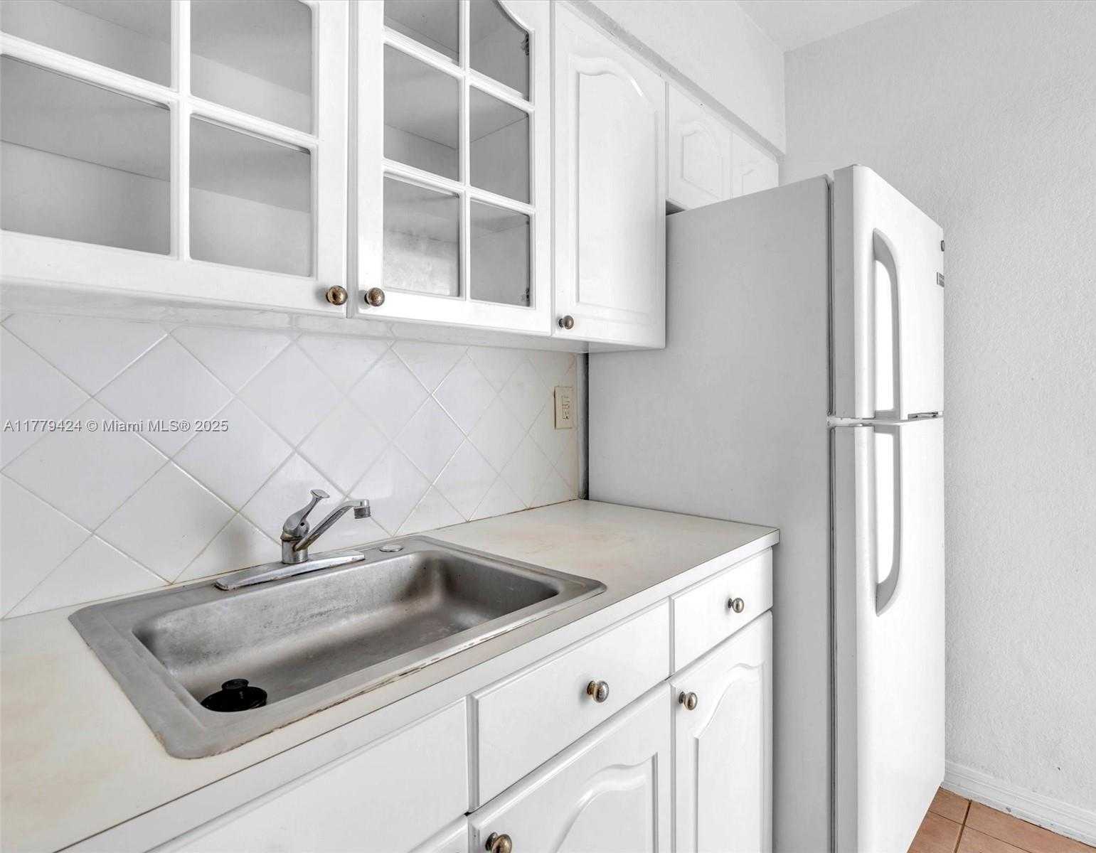 Small Image of 1408 BRICKELL BAY DR #816, Miami Number 18
