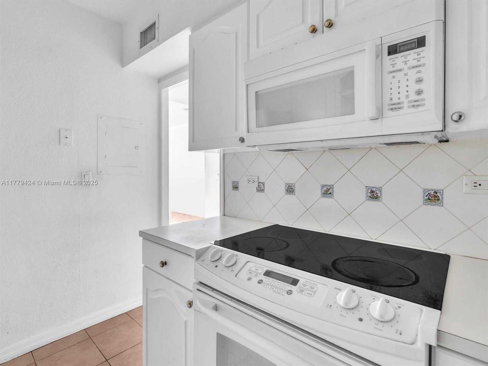 Small Image of 1408 BRICKELL BAY DR #816, Miami Number 19