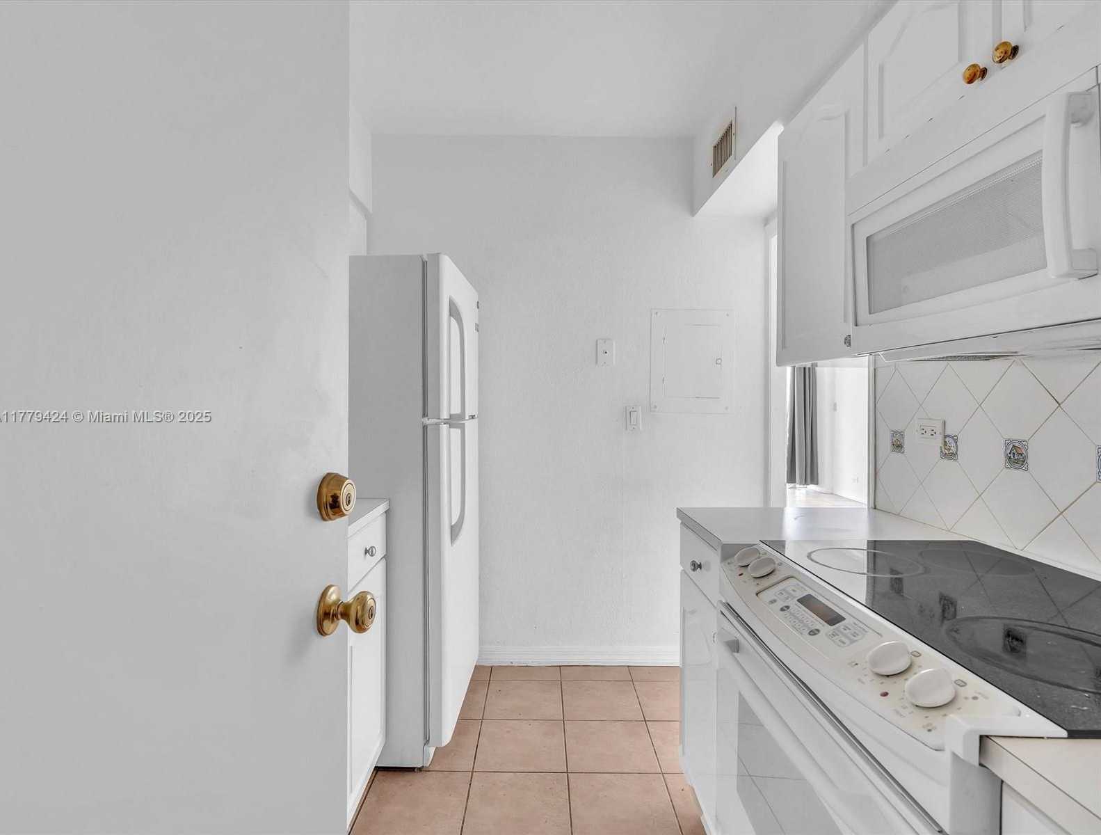 Small Image of 1408 BRICKELL BAY DR #816, Miami Number 20
