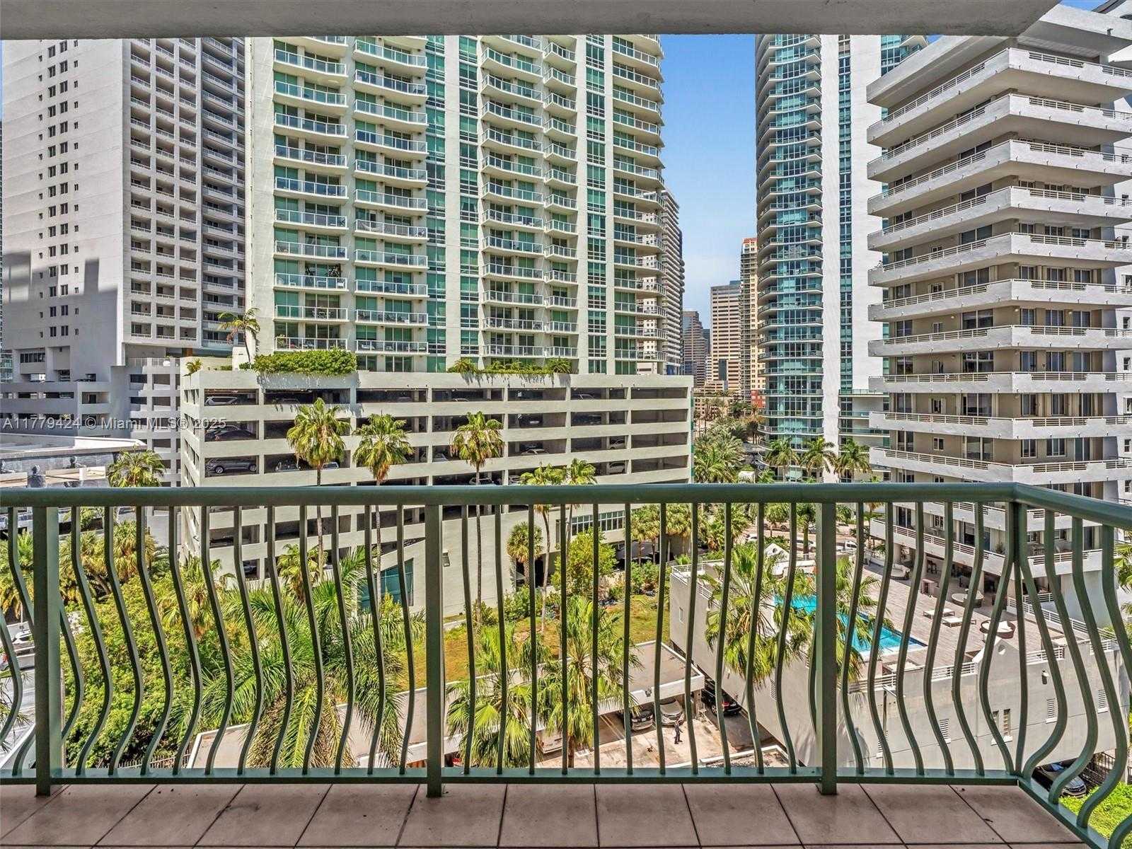 Small Image of 1408 BRICKELL BAY DR #816, Miami Number 4
