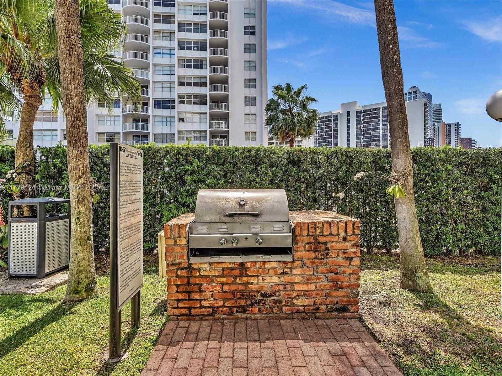 Small Image of 1408 BRICKELL BAY DR #816, Miami Number 41