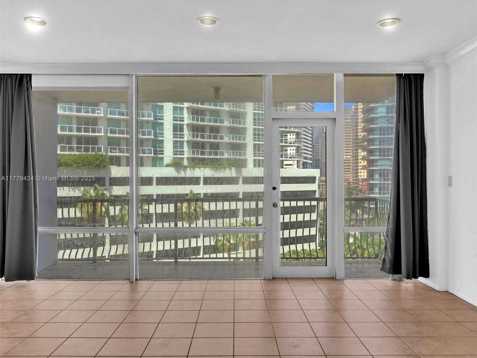 Small Image of 1408 BRICKELL BAY DR #816, Miami Number 5
