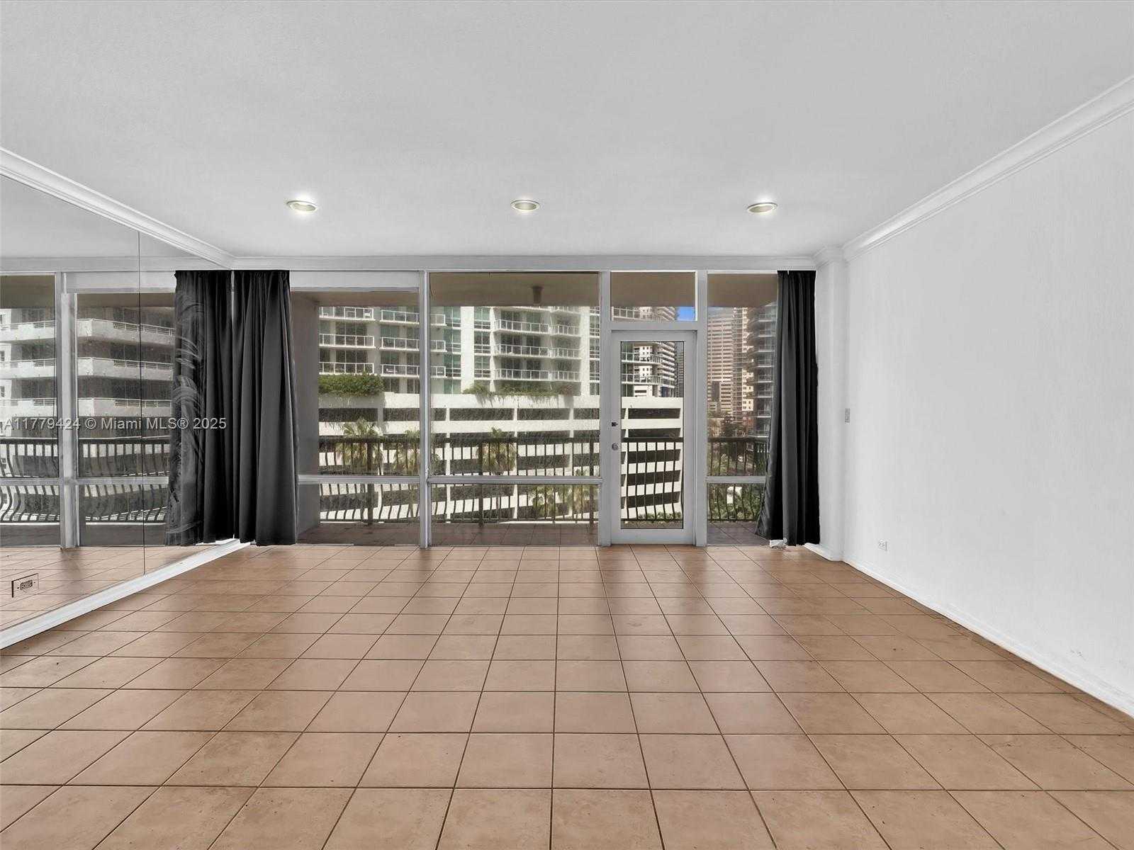 Small Image of 1408 BRICKELL BAY DR #816, Miami Number 6