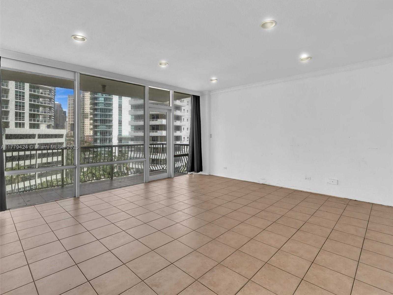 Small Image of 1408 BRICKELL BAY DR #816, Miami Number 9