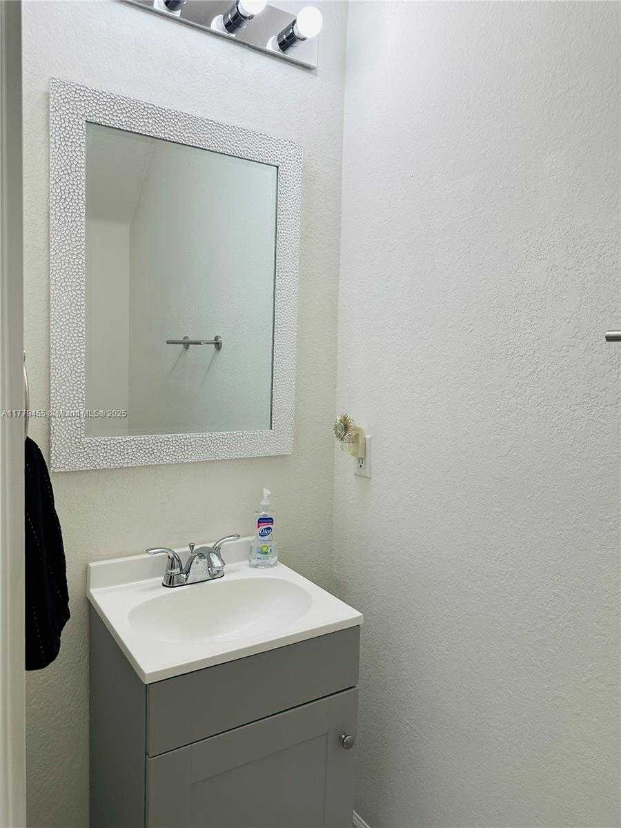 Small Image of 5580 NORTH WEST 107TH AVE #1207, Doral Number 22