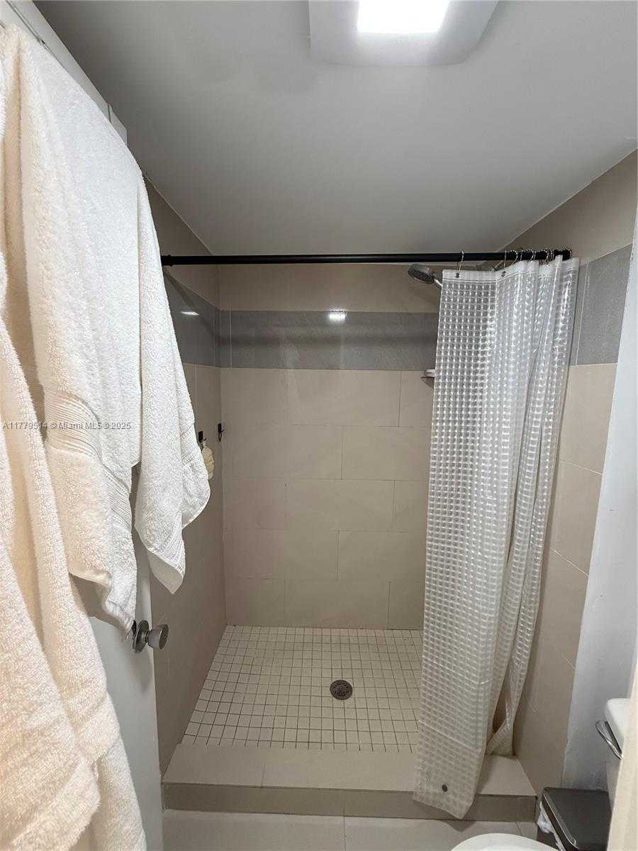 Small Image of 3701 NORTH COUNTRY CLUB DR #1504, Aventura Number 12