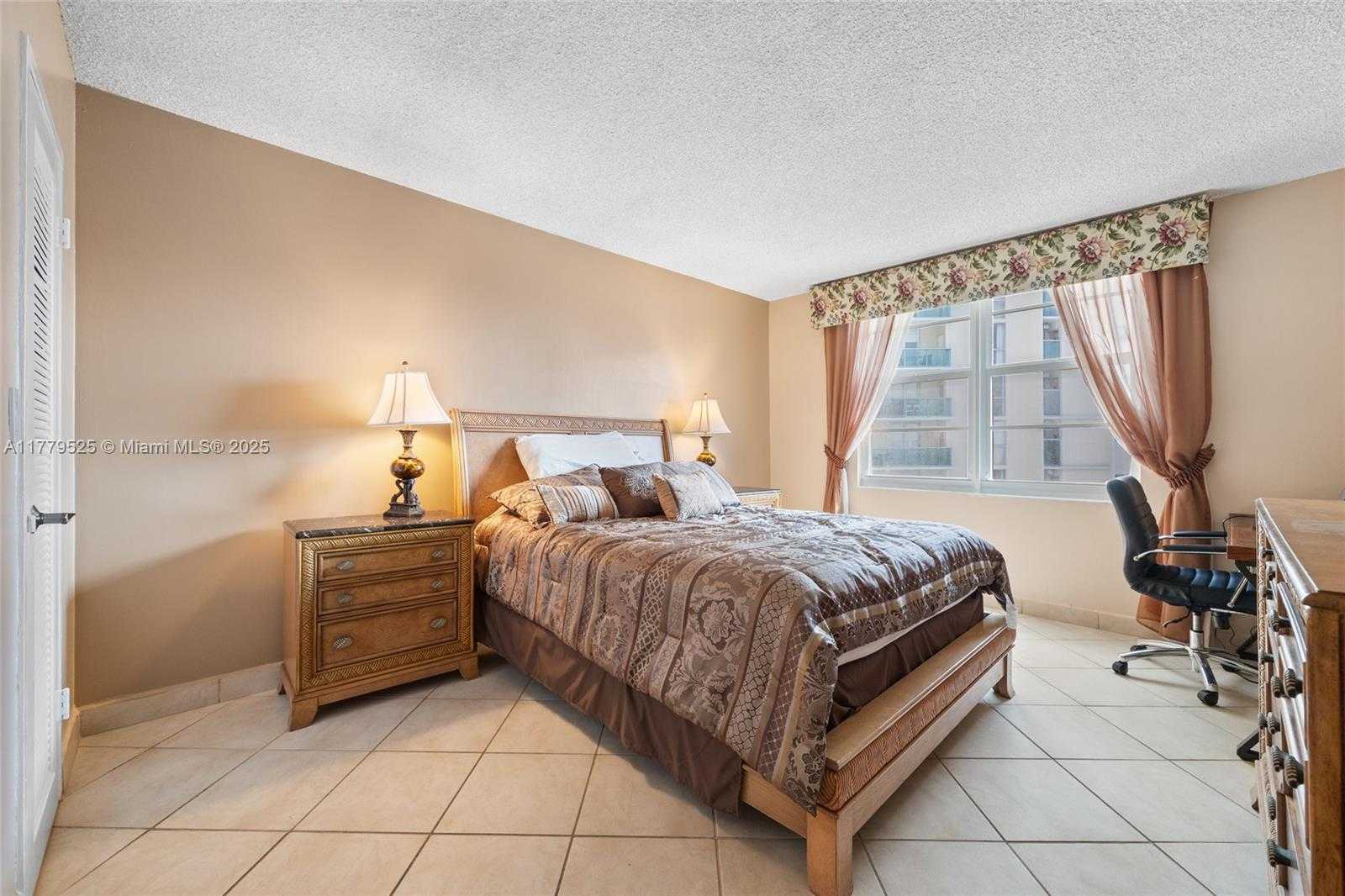 Small Image of 3725 SOUTH OCEAN DR #1124, Hollywood Number 17