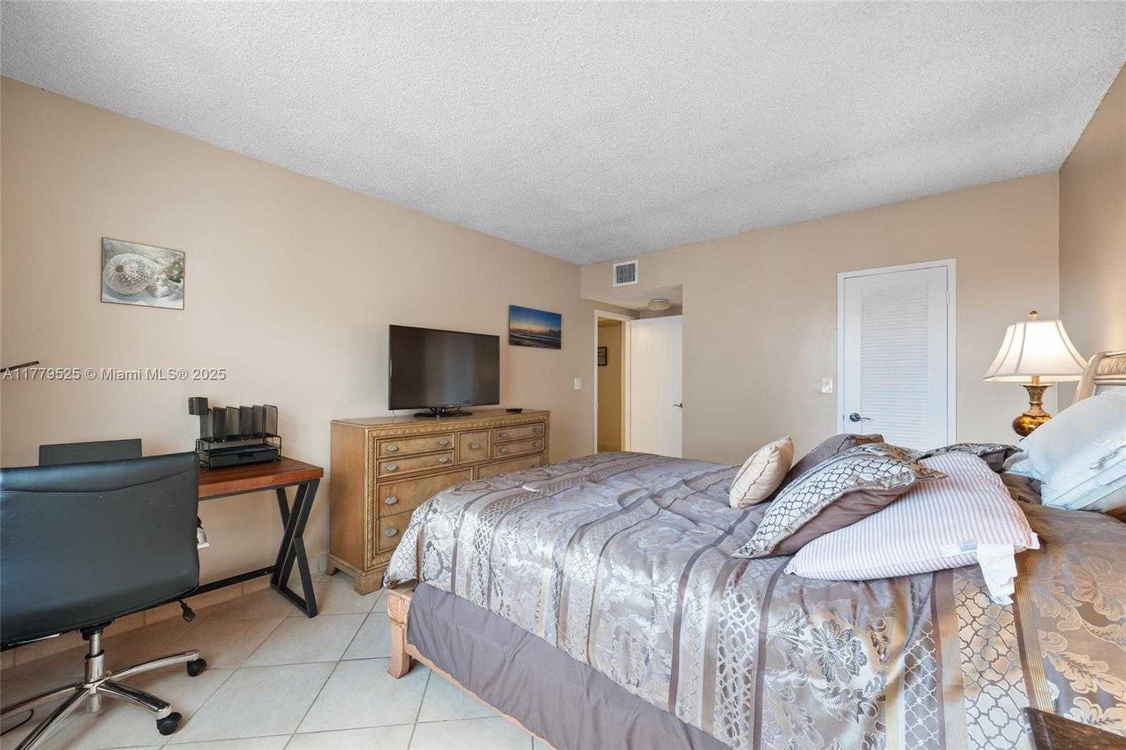Small Image of 3725 SOUTH OCEAN DR #1124, Hollywood Number 19