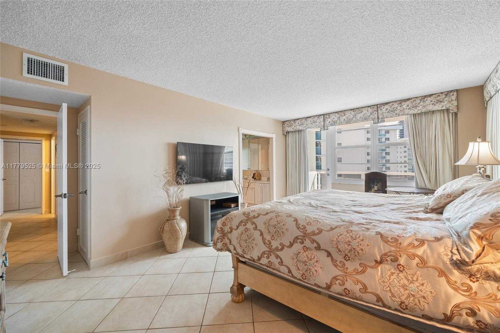 Small Image of 3725 SOUTH OCEAN DR #1124, Hollywood Number 21