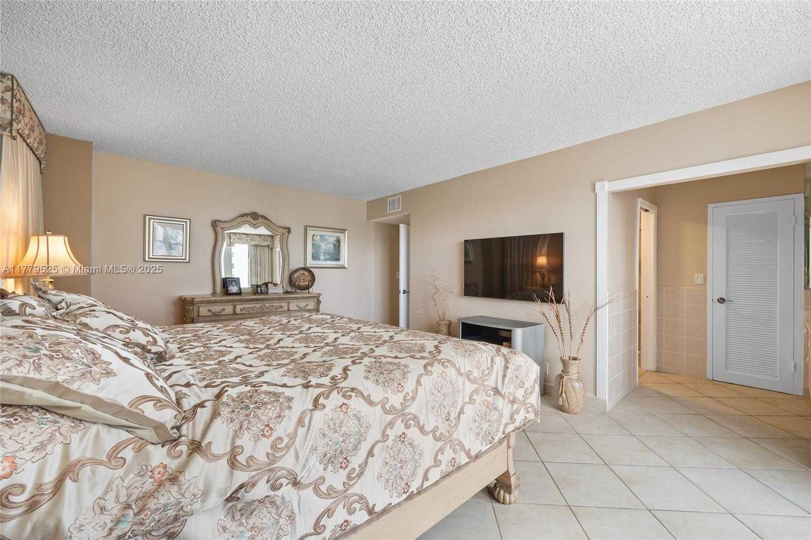 Small Image of 3725 SOUTH OCEAN DR #1124, Hollywood Number 24