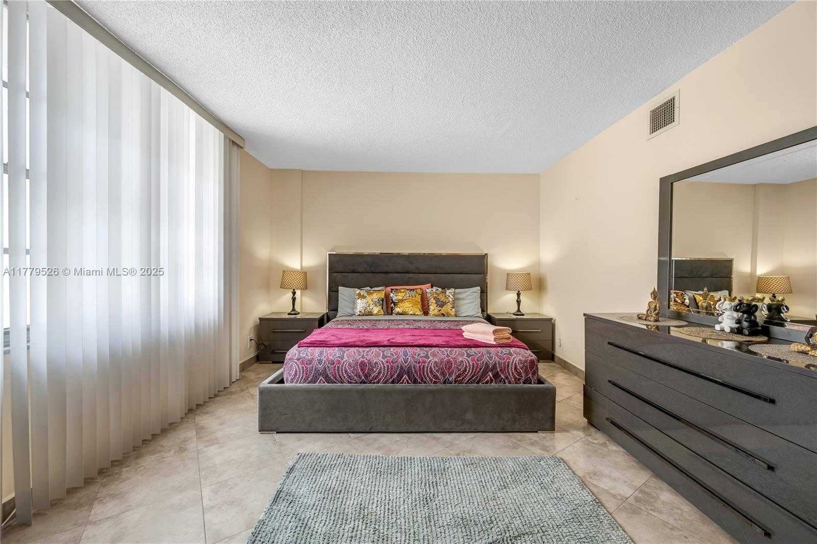Small Image of 3725 SOUTH OCEAN DR #1015, Hollywood Number 12