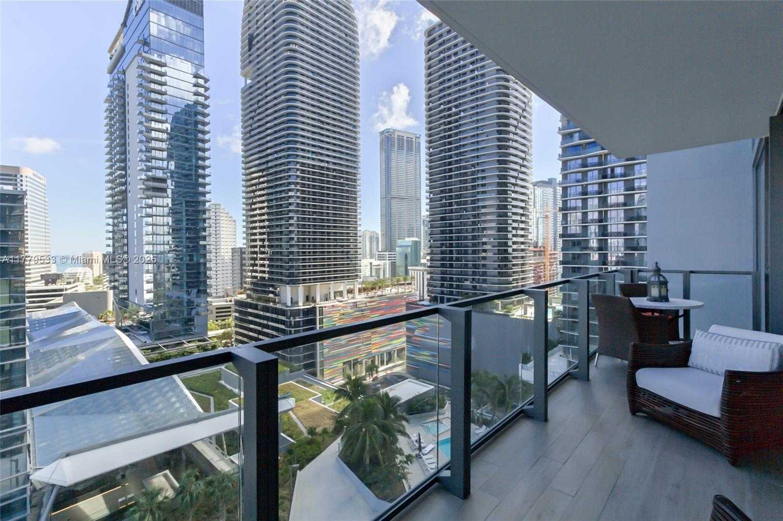 Small Image of 88 SOUTH WEST 7 #1507, Miami Number 7
