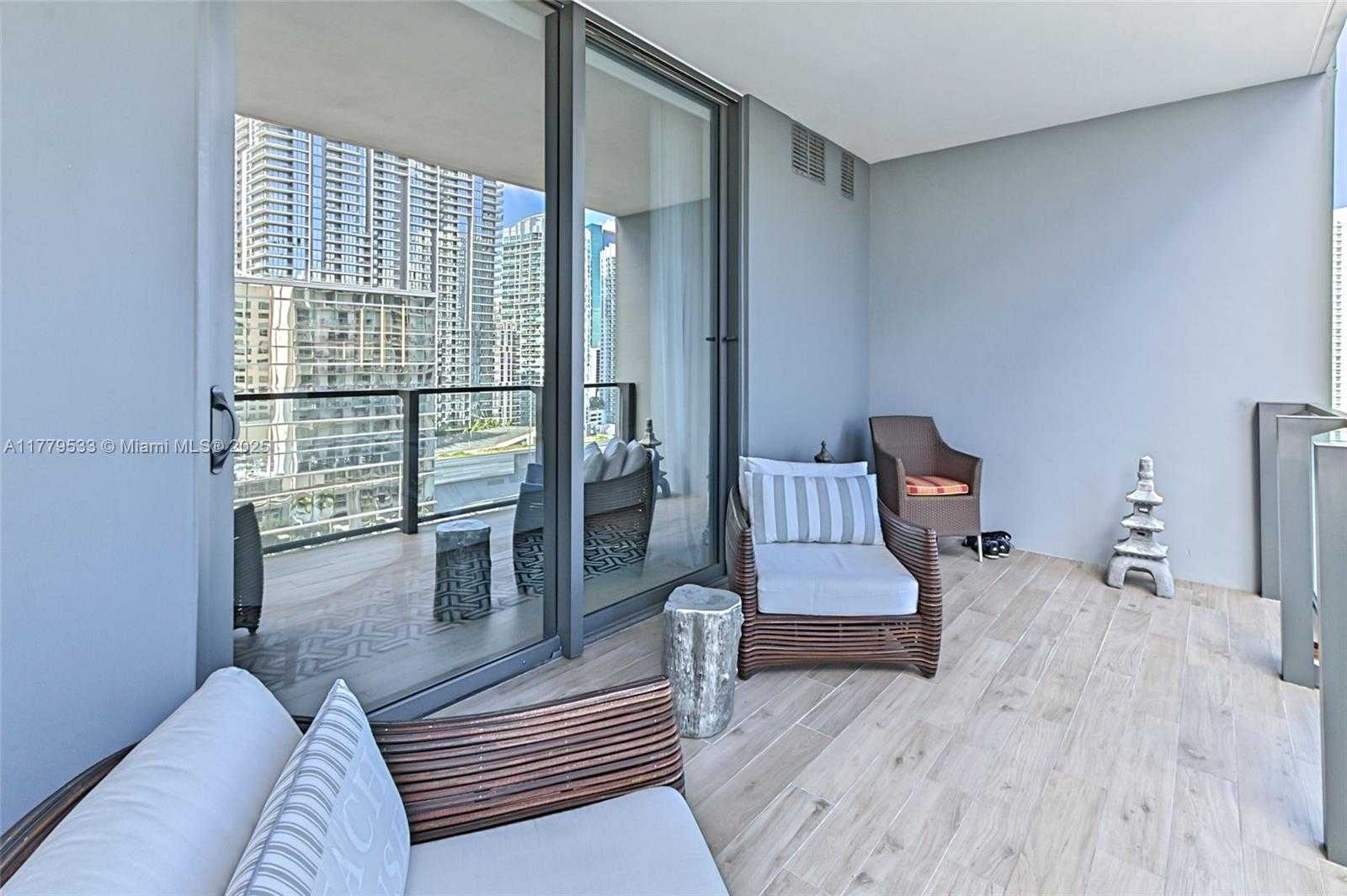 Small Image of 88 SOUTH WEST 7 #1507, Miami Number 8