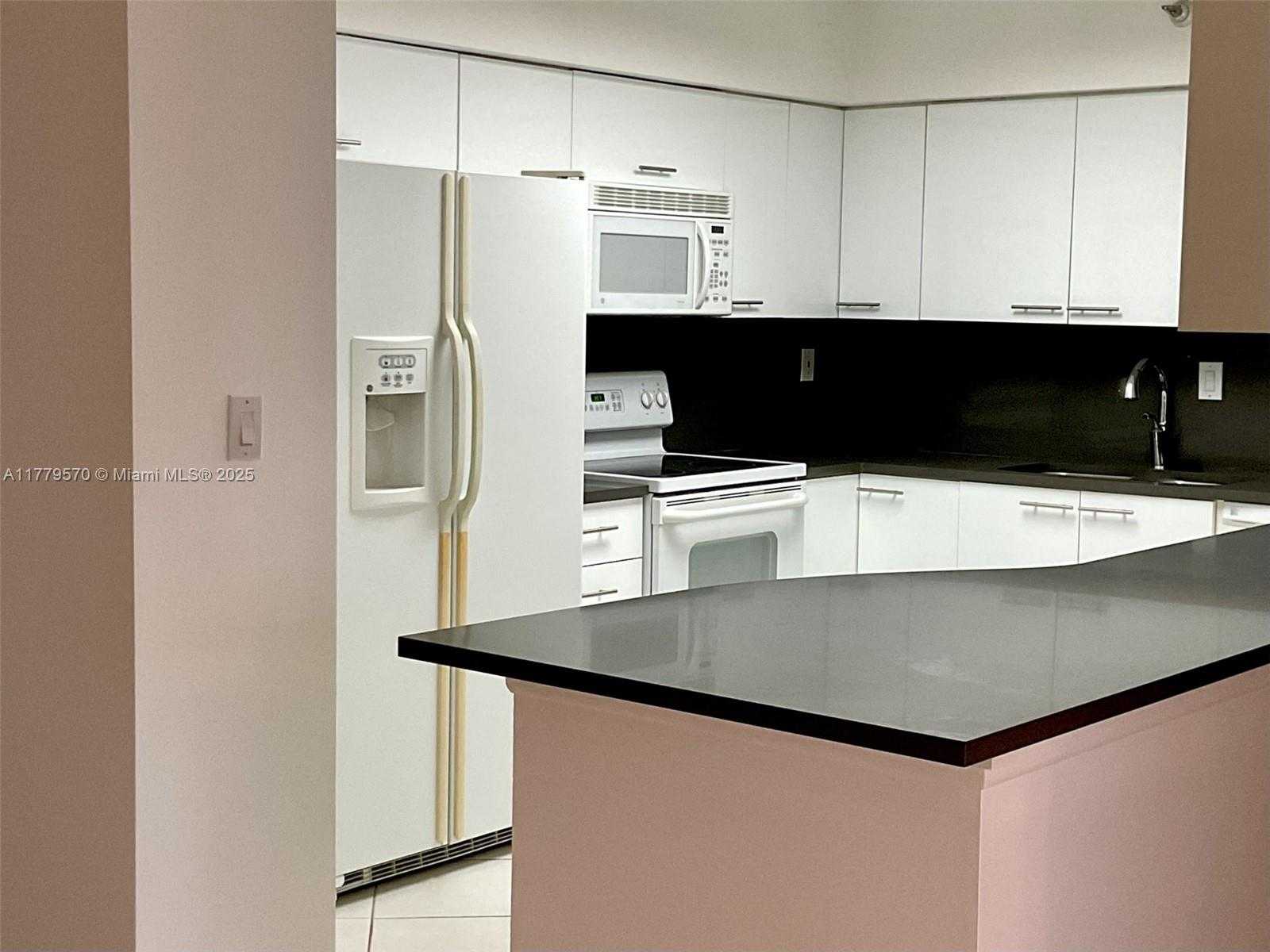 Small Image of 3530 MYSTIC POINTE DR #3004, Aventura Number 5