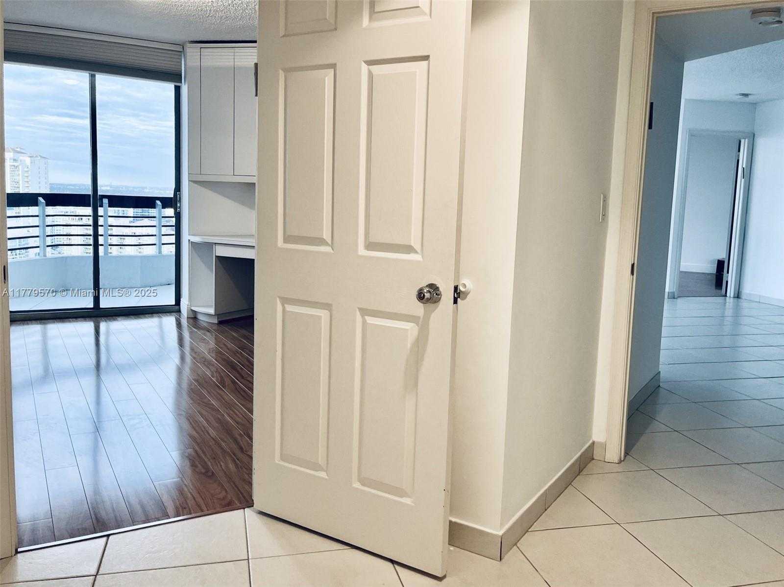 Small Image of 3530 MYSTIC POINTE DR #3004, Aventura Number 7