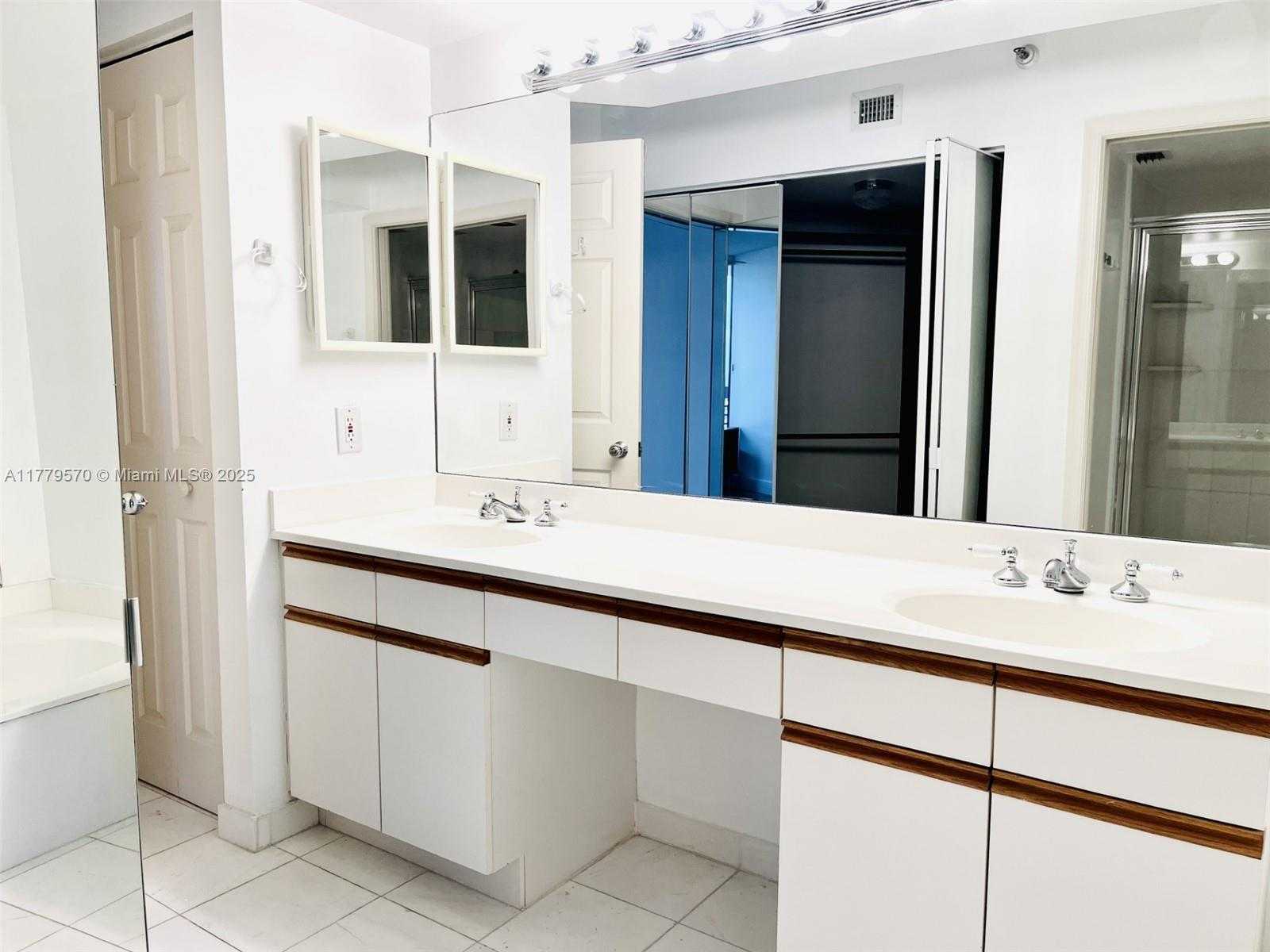 Small Image of 3530 MYSTIC POINTE DR #3004, Aventura Number 9