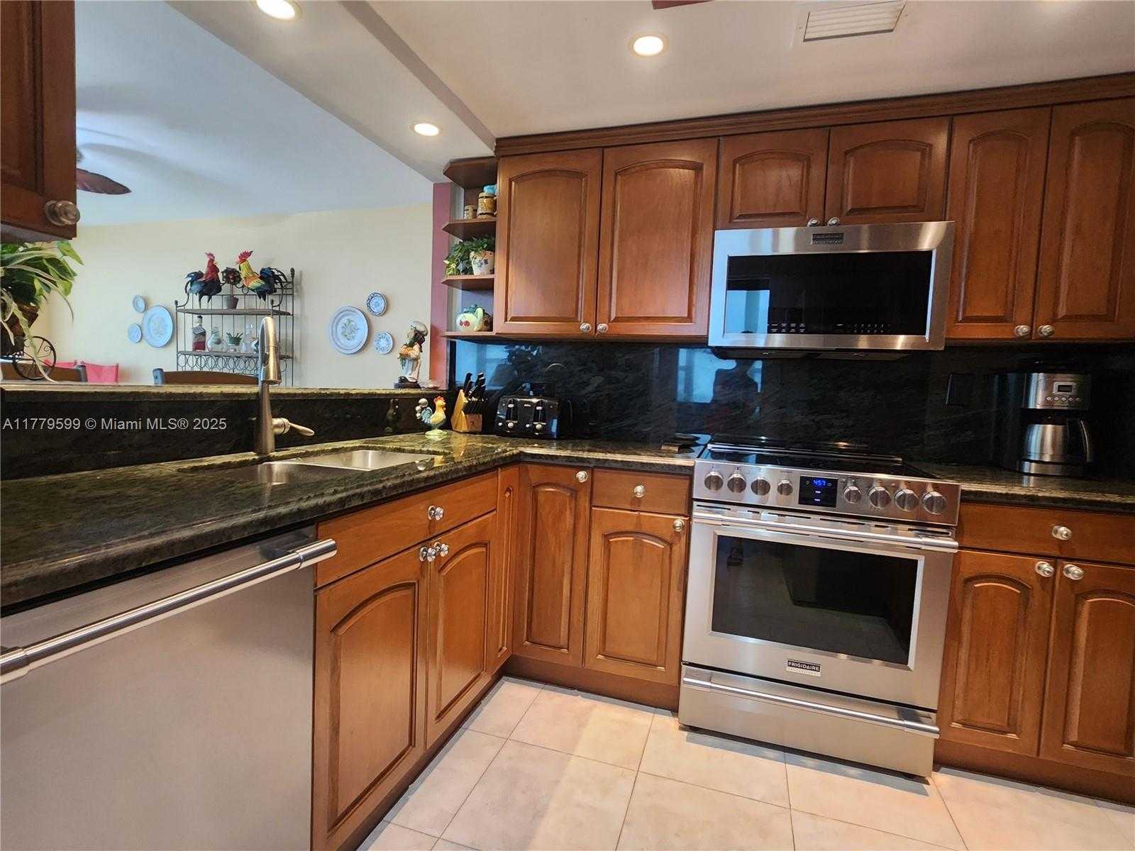Small Image of 3505 SOUTH OCEAN DR #1214, Hollywood Number 14
