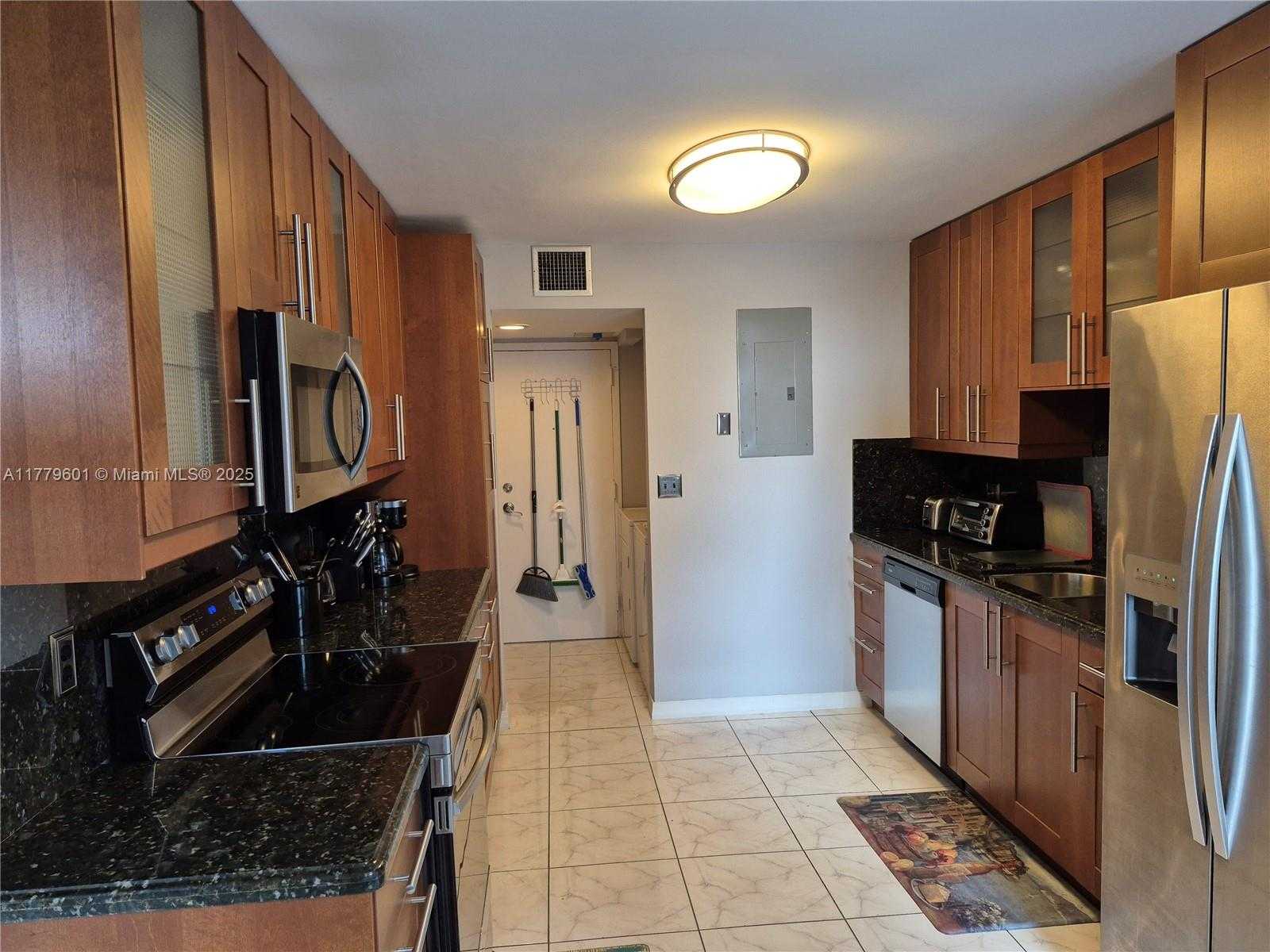 Small Image of 1912 SOUTH OCEAN DR #17C, Hallandale Beach Number 16