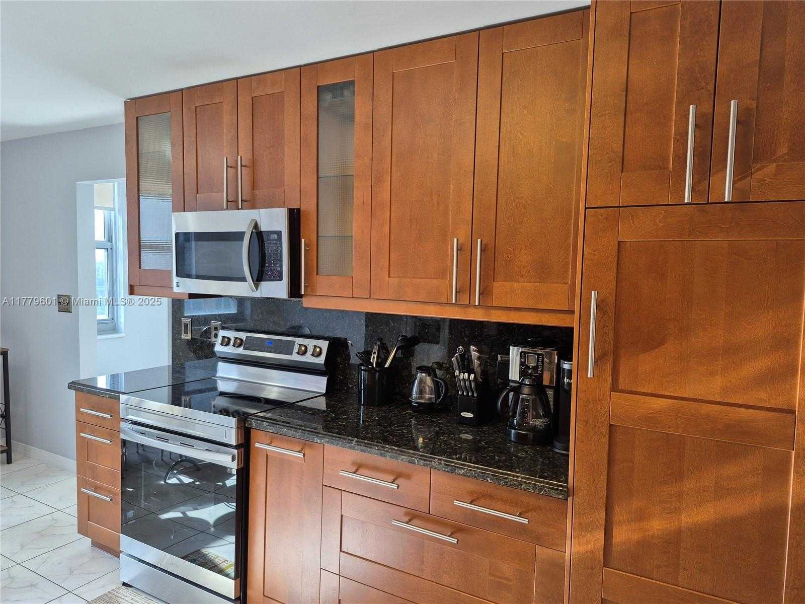 Small Image of 1912 SOUTH OCEAN DR #17C, Hallandale Beach Number 19