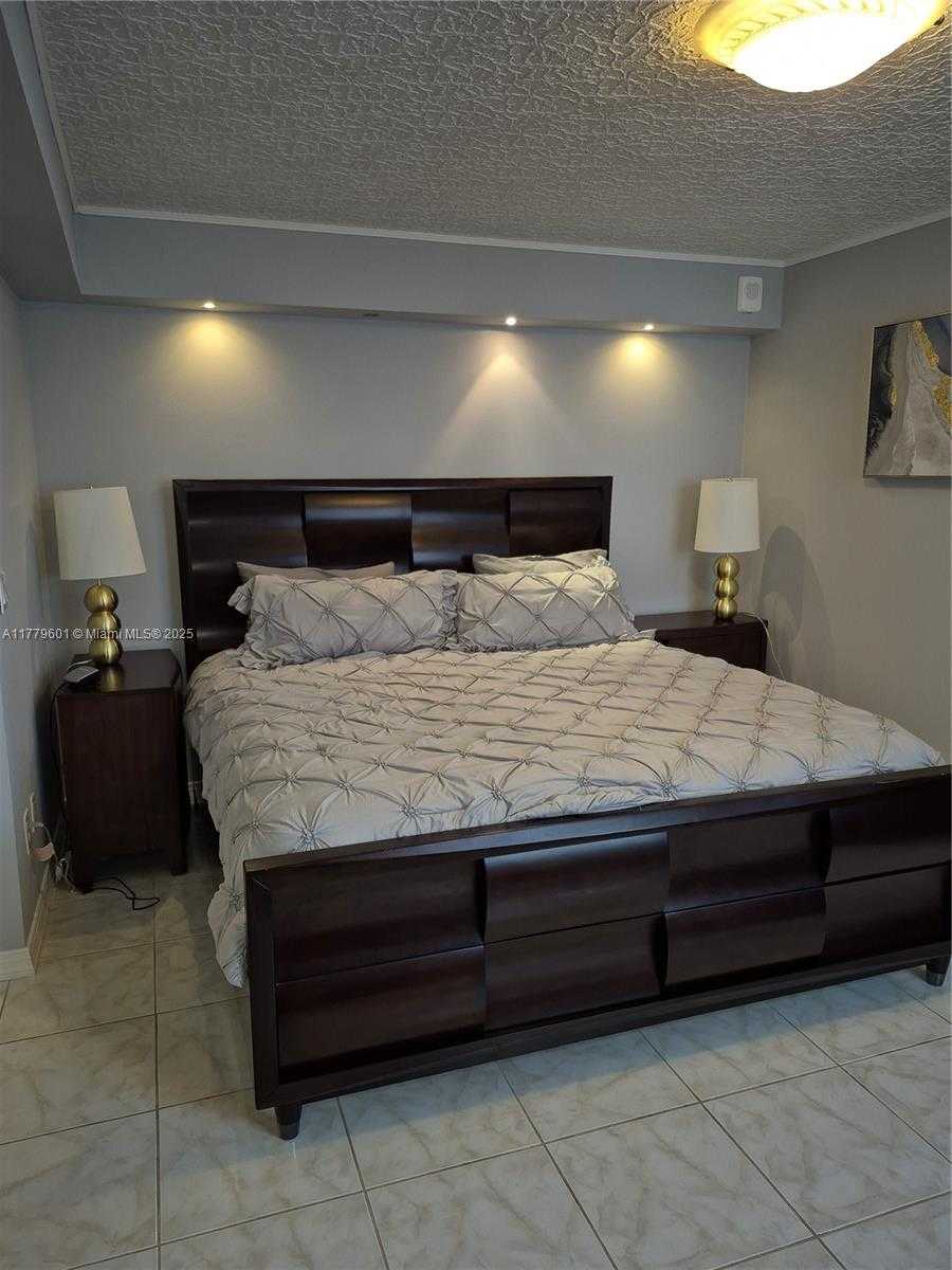 Small Image of 1912 SOUTH OCEAN DR #17C, Hallandale Beach Number 25