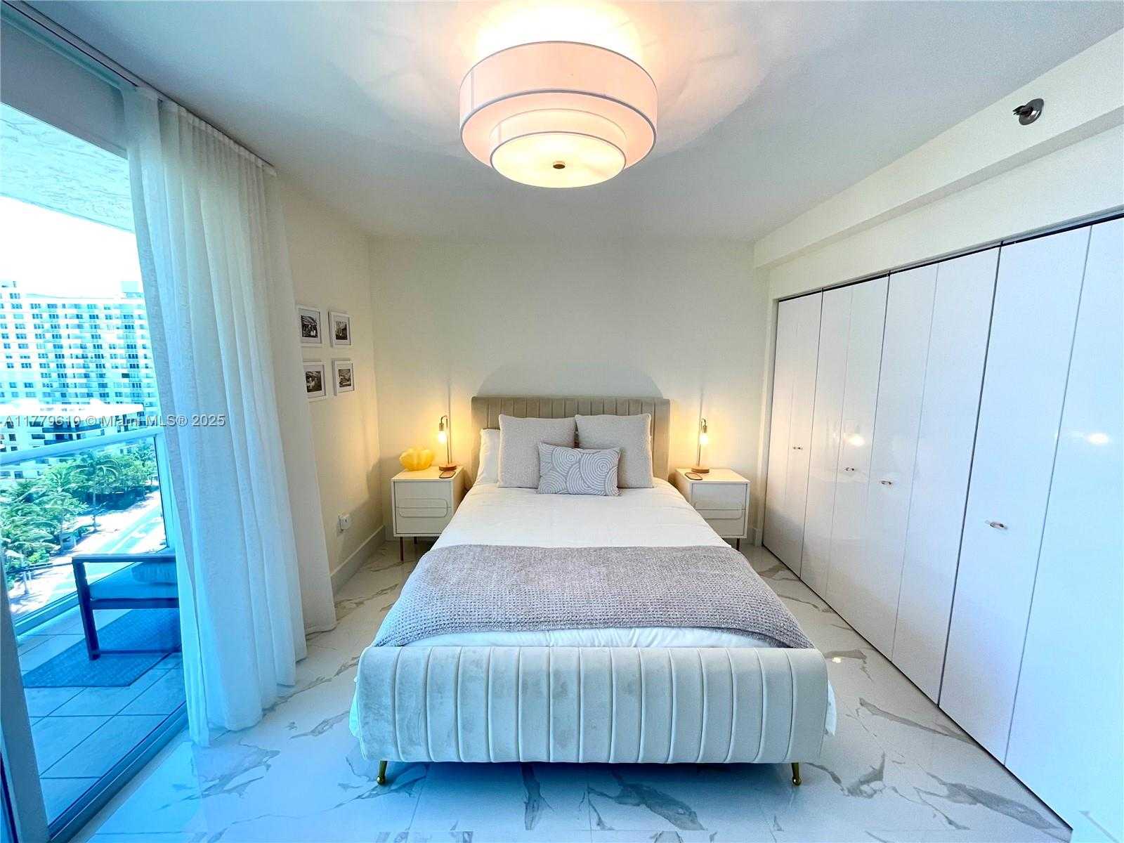 Small Image of 5900 COLLINS AVE #1104, Miami Beach Number 12
