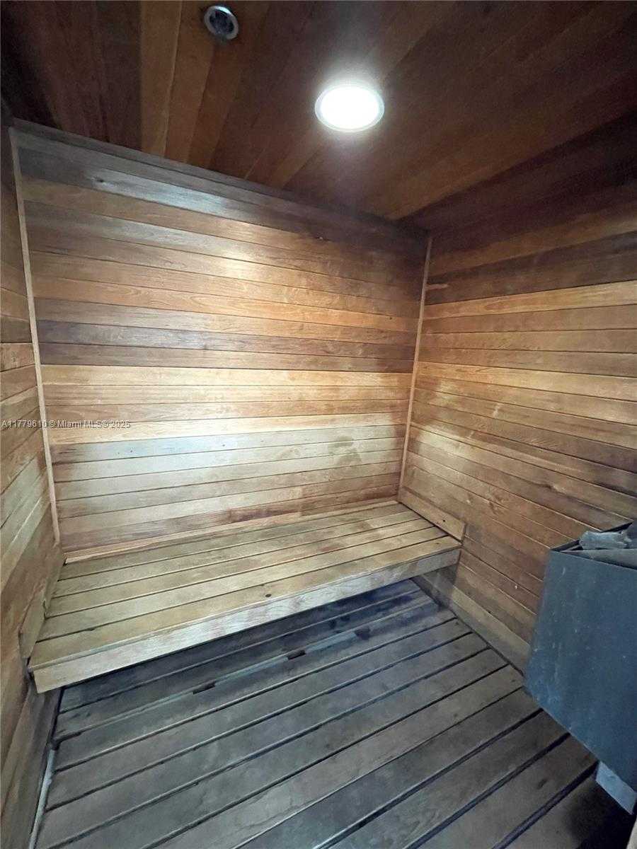 Small Image of 5900 COLLINS AVE #1104, Miami Beach Number 32