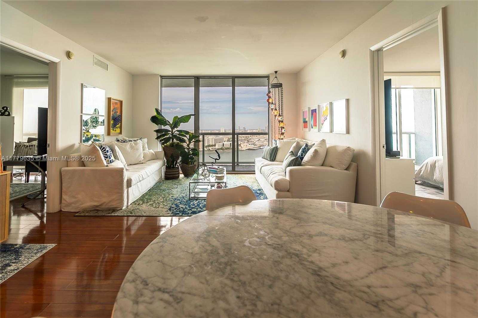 Small Image of 50 Biscayne Blvd, Miami, FL 33132, USA Number 12