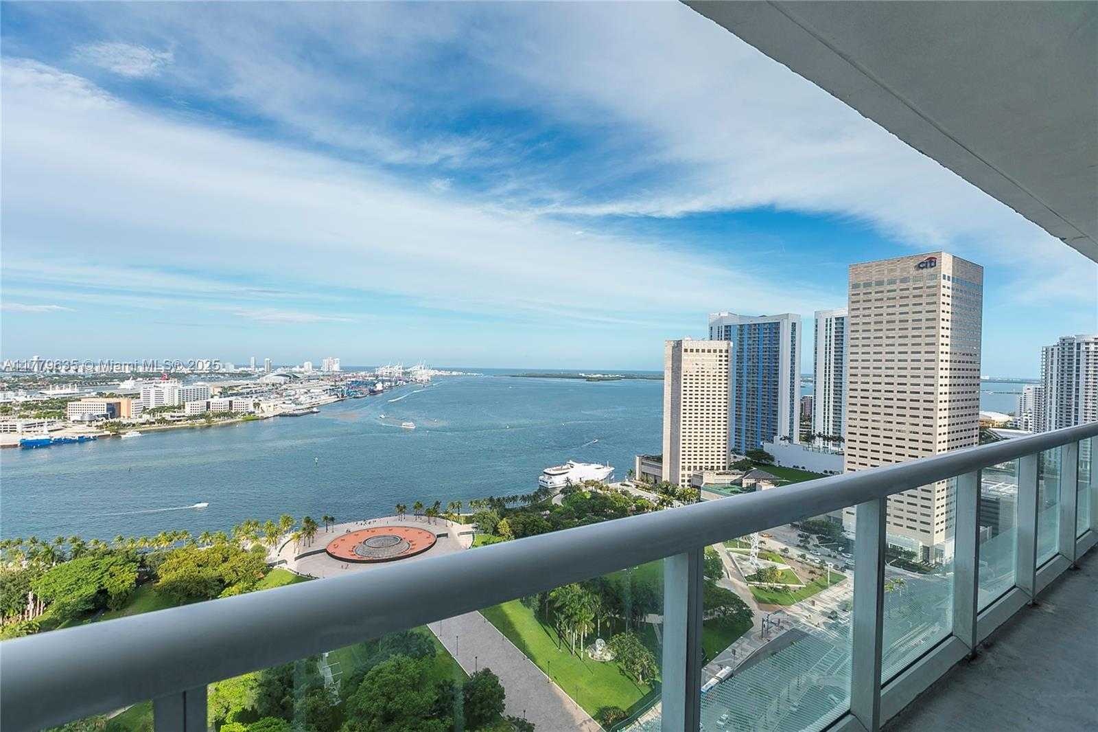 Small Image of 50 Biscayne Blvd, Miami, FL 33132, USA Number 2