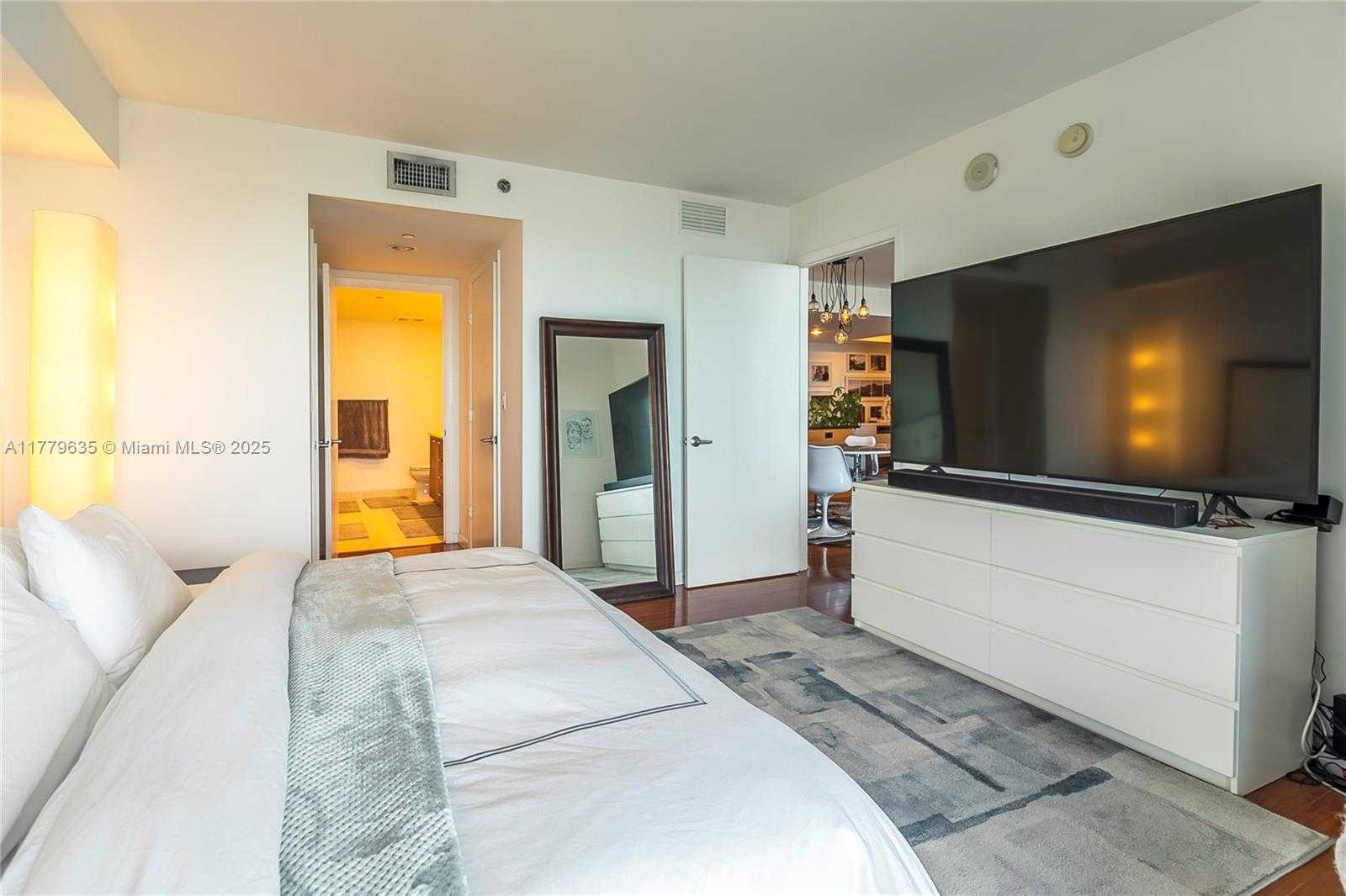 Small Image of 50 Biscayne Blvd, Miami, FL 33132, USA Number 20
