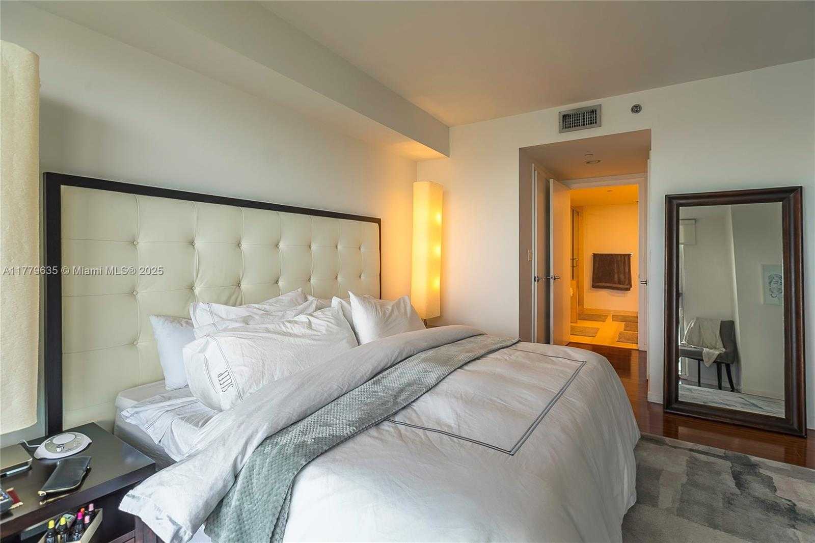 Small Image of 50 Biscayne Blvd, Miami, FL 33132, USA Number 21