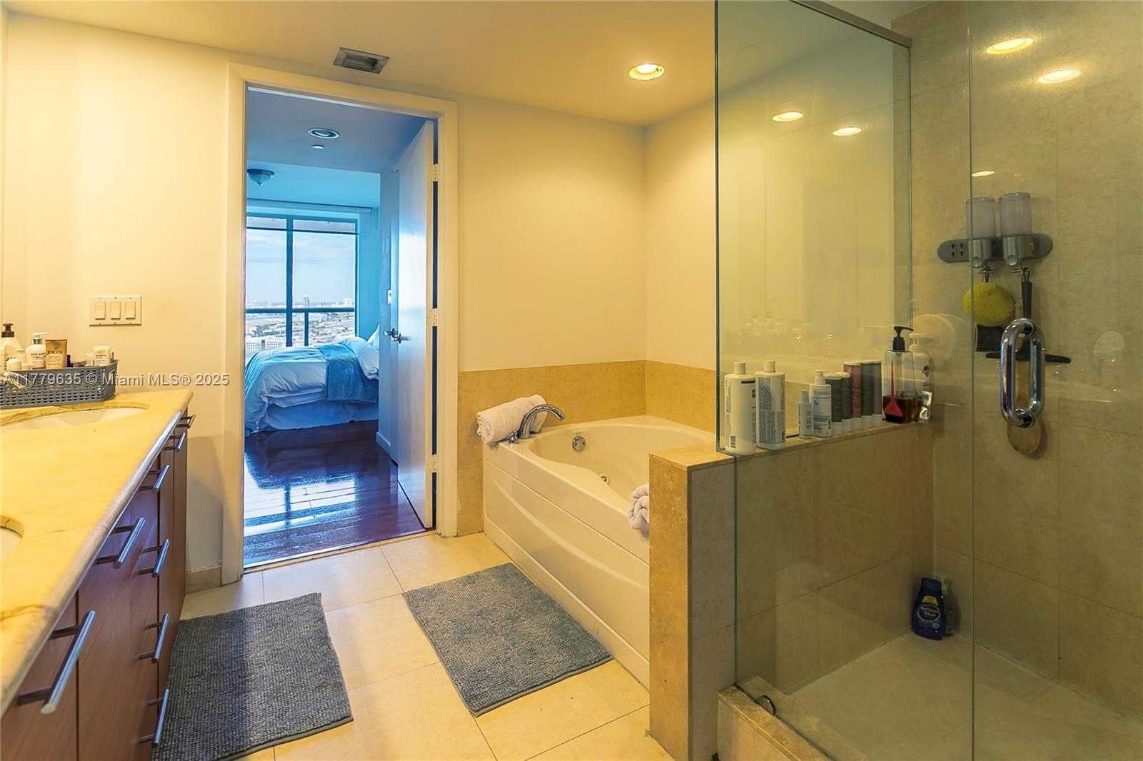 Small Image of 50 Biscayne Blvd, Miami, FL 33132, USA Number 24