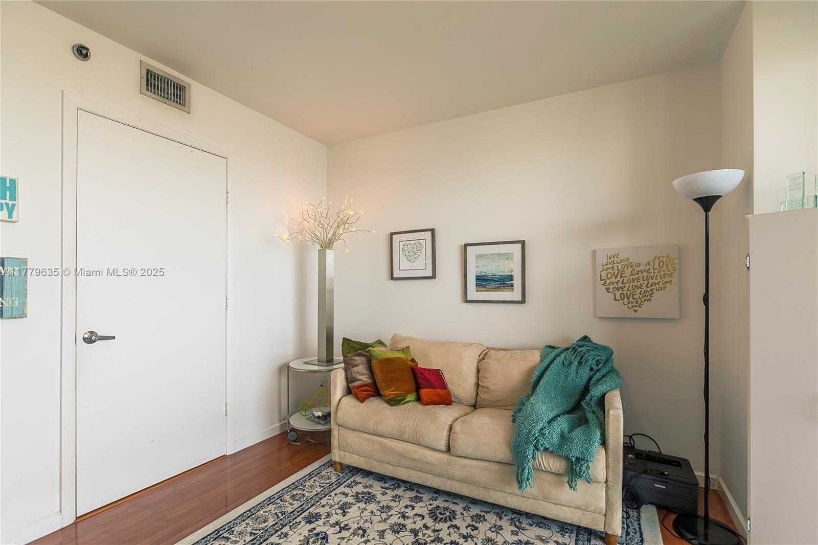 Small Image of 50 Biscayne Blvd, Miami, FL 33132, USA Number 28