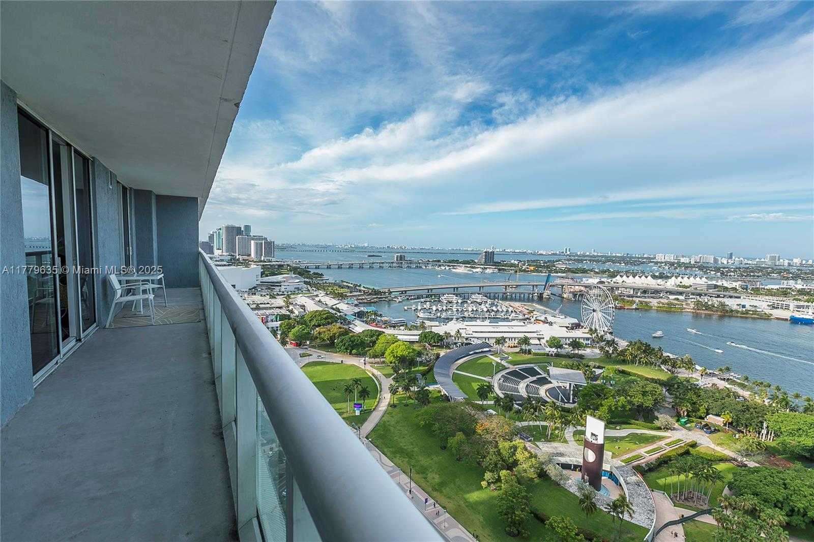 Small Image of 50 Biscayne Blvd, Miami, FL 33132, USA Number 3