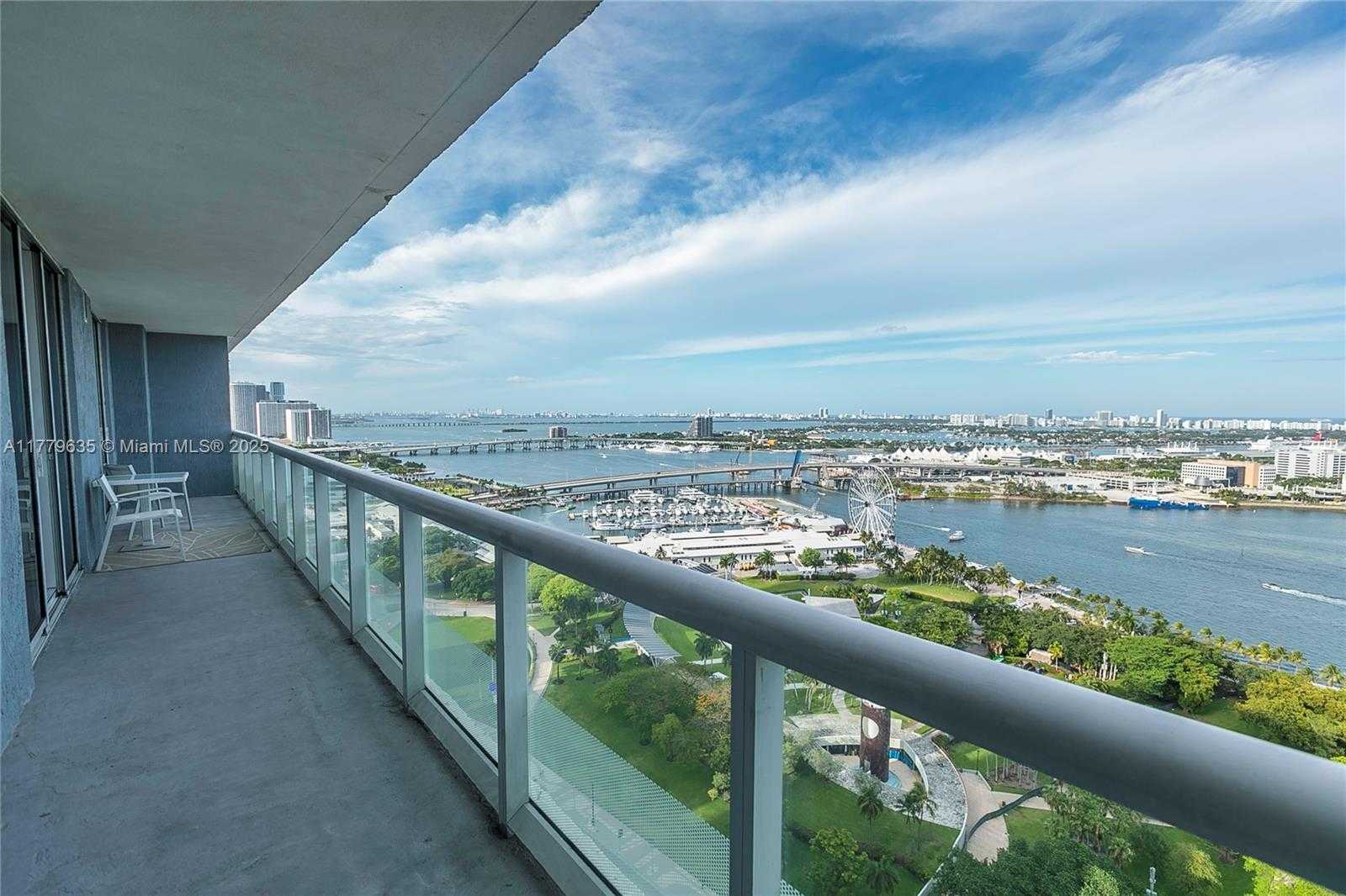 Small Image of 50 Biscayne Blvd, Miami, FL 33132, USA Number 33