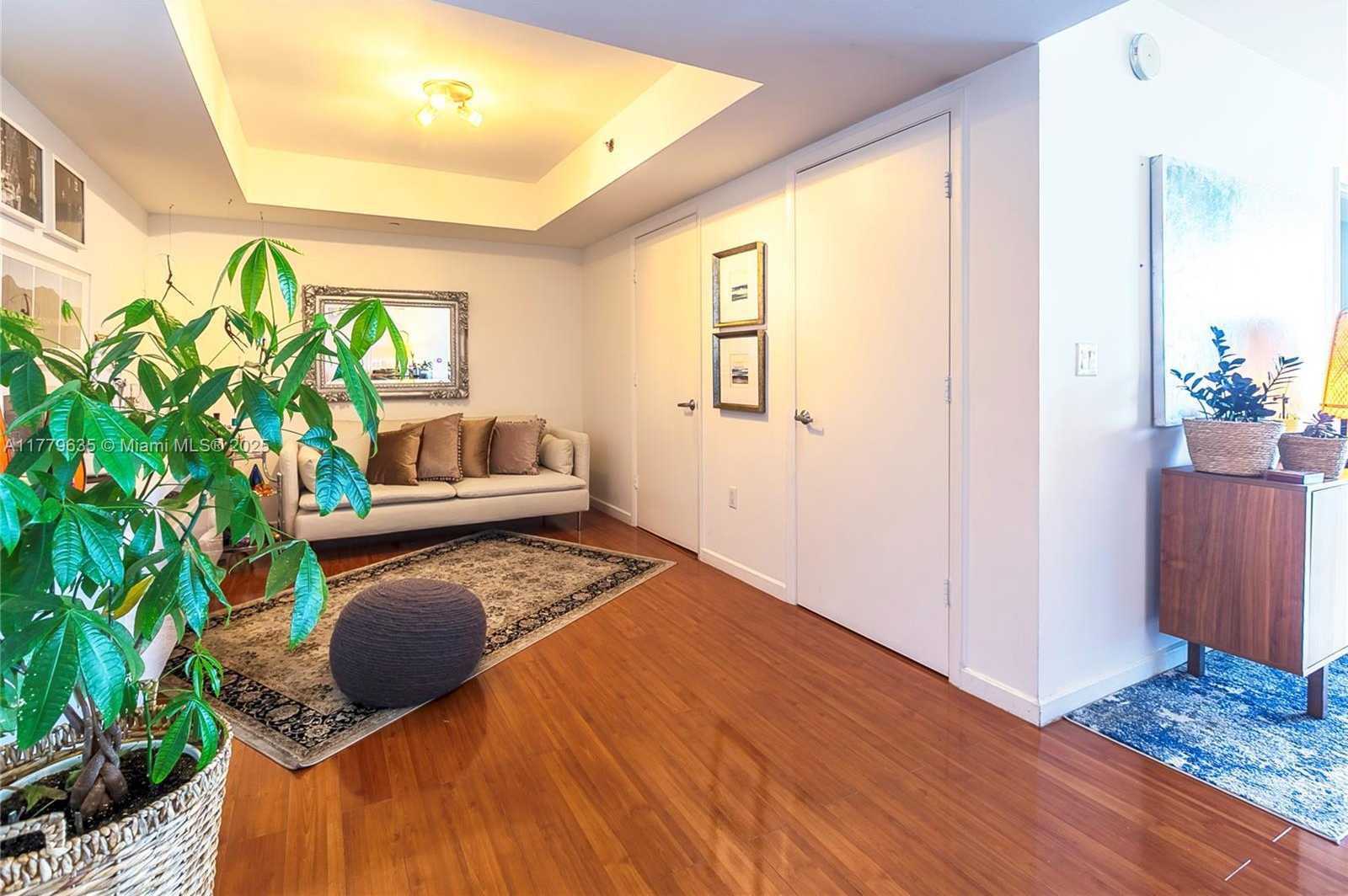 Small Image of 50 Biscayne Blvd, Miami, FL 33132, USA Number 6