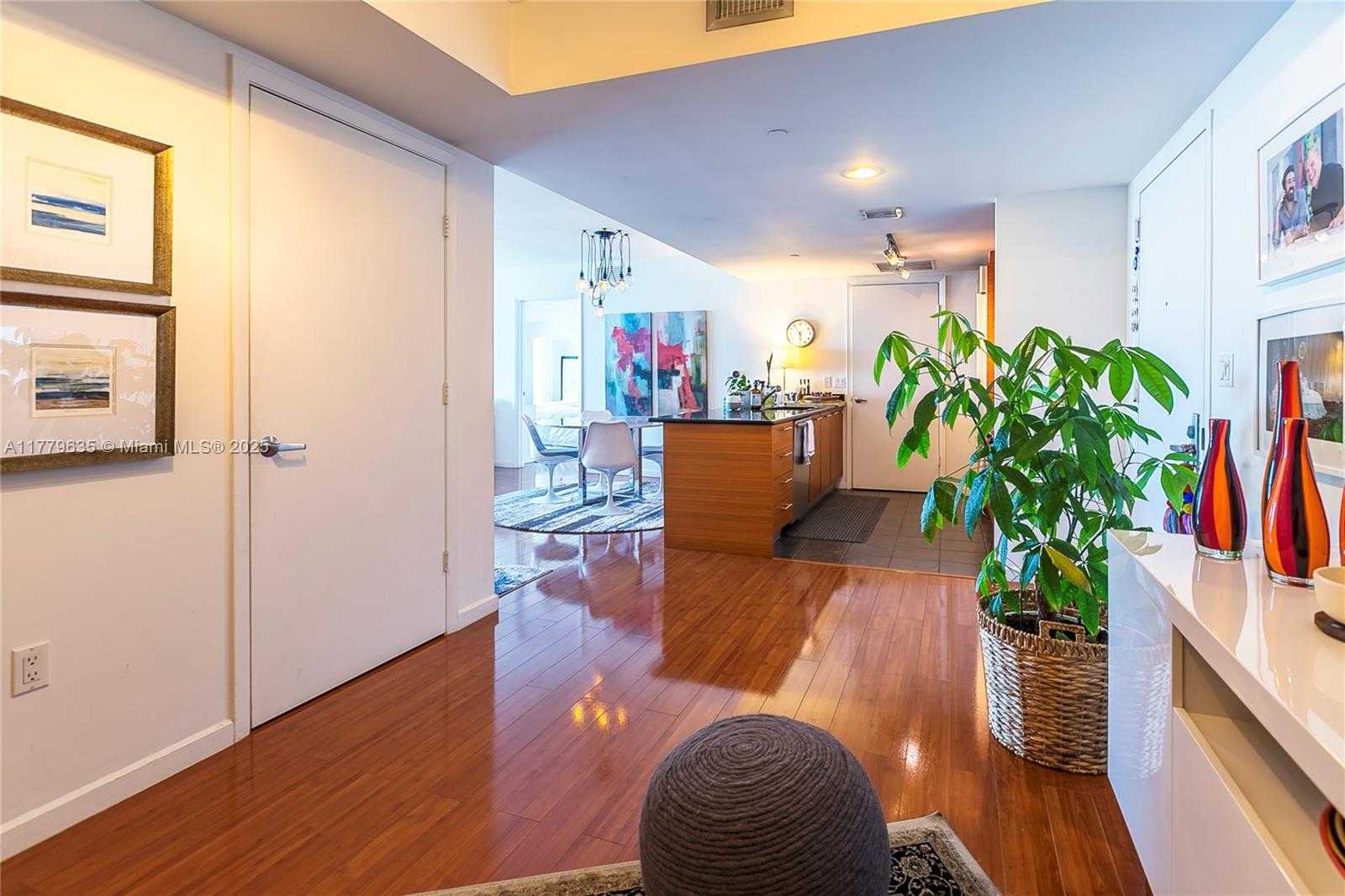 Small Image of 50 Biscayne Blvd, Miami, FL 33132, USA Number 8