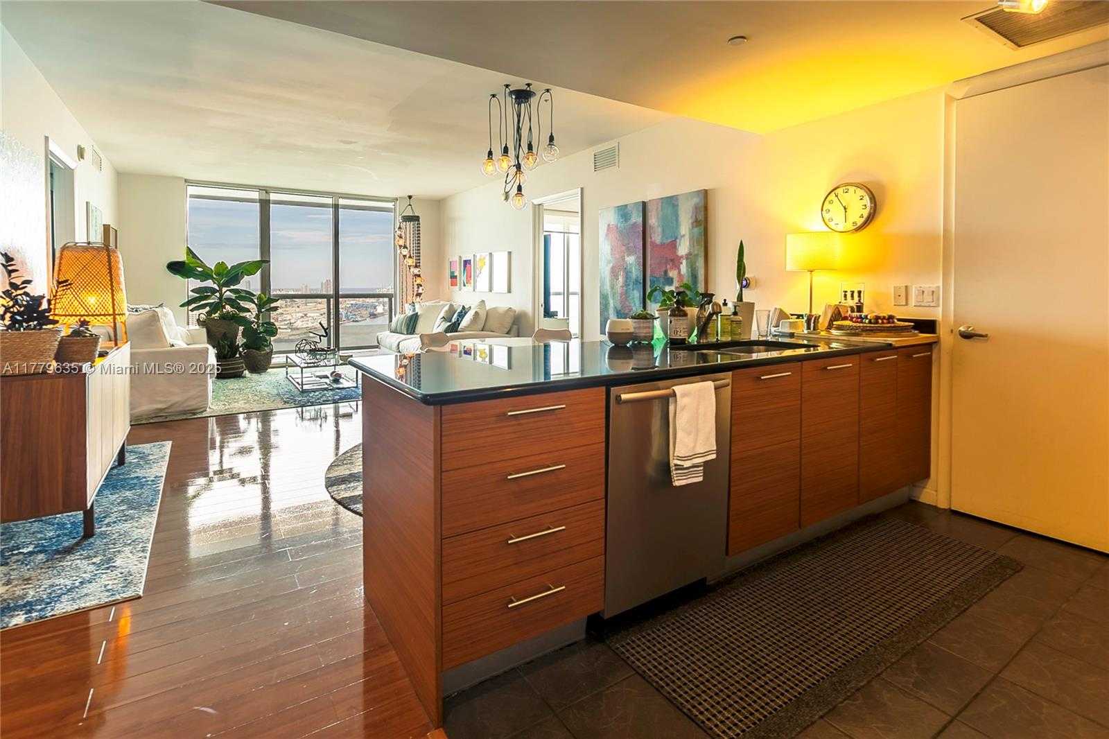 Small Image of 50 Biscayne Blvd, Miami, FL 33132, USA Number 9