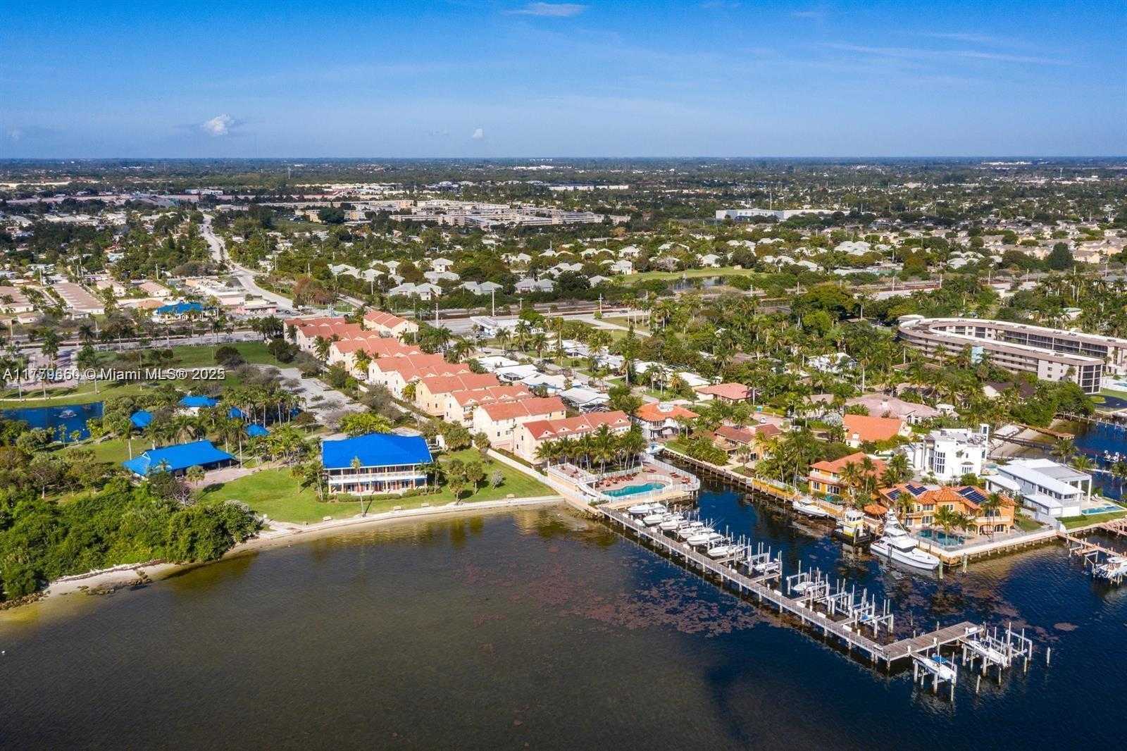 Small Image of 104 HARBORS WAY #104, Boynton Beach Number 2