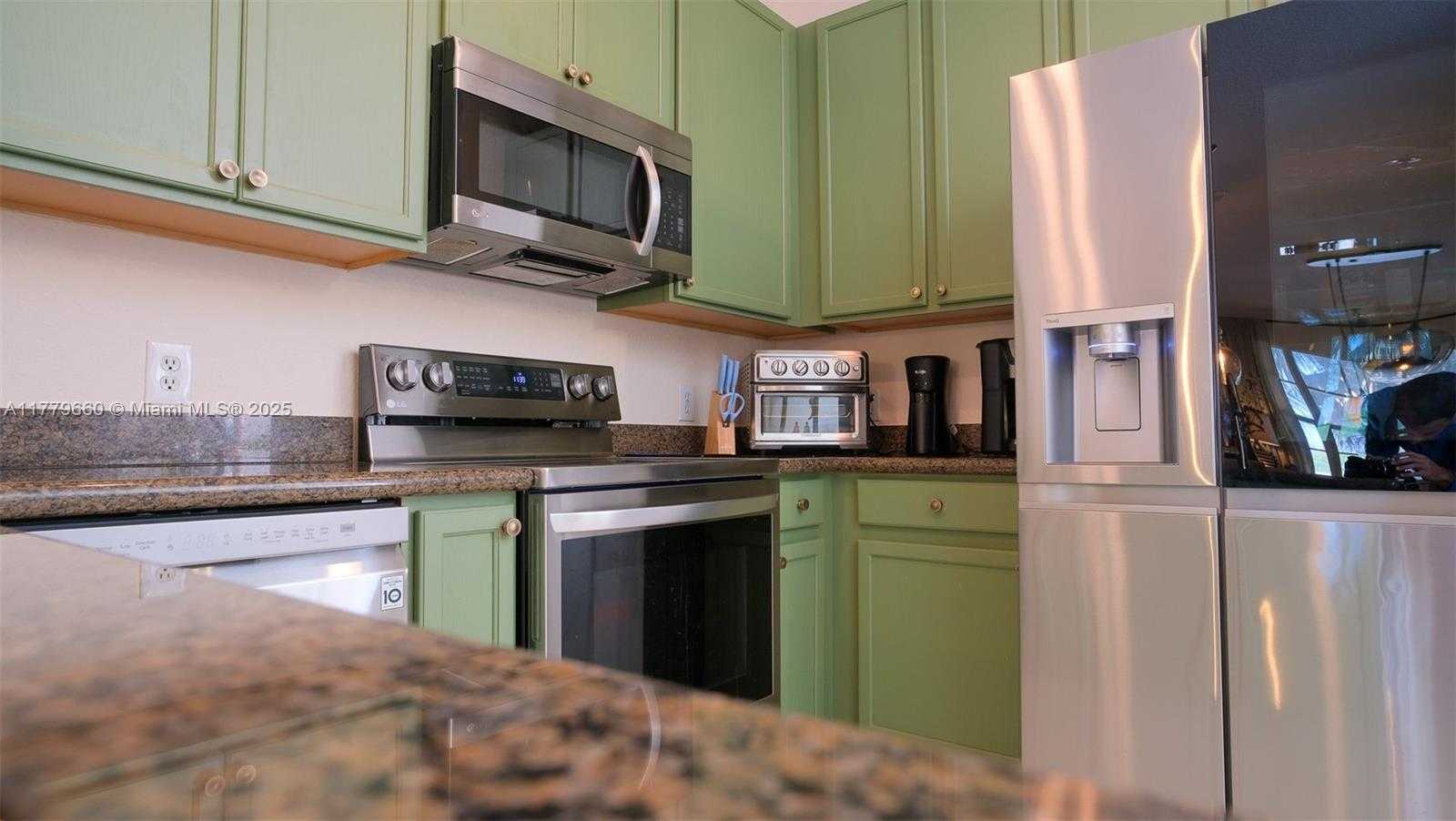 Small Image of 104 HARBORS WAY #104, Boynton Beach Number 26