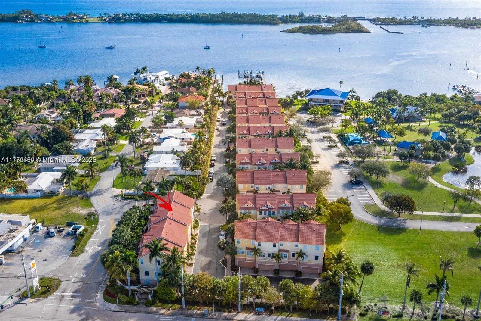 Small Image of 104 HARBORS WAY #104, Boynton Beach Number 3