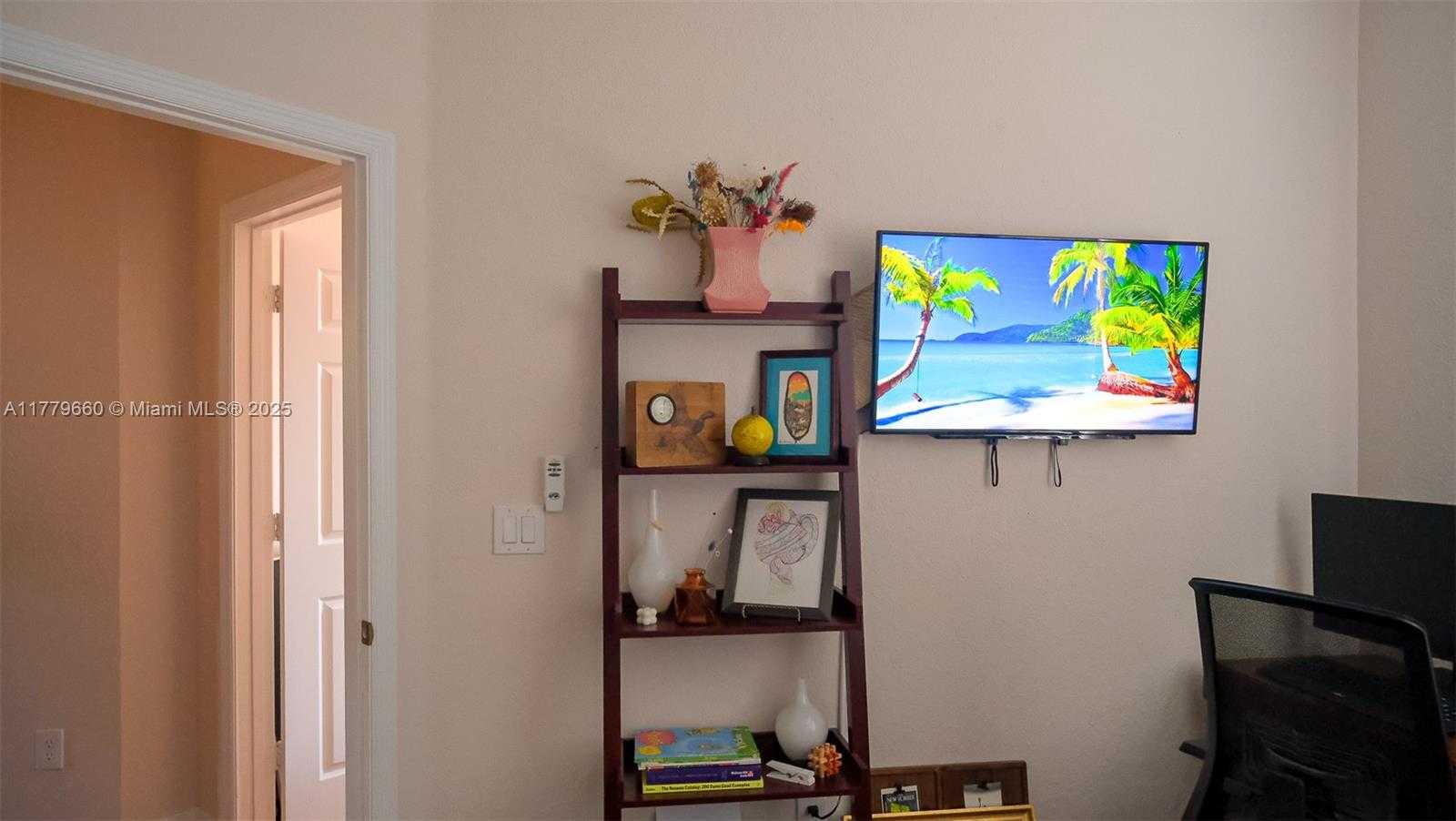 Small Image of 104 HARBORS WAY #104, Boynton Beach Number 47