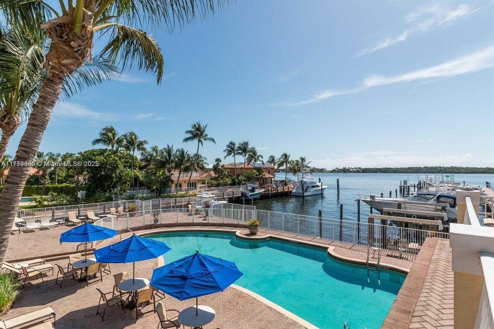 Small Image of 104 HARBORS WAY #104, Boynton Beach Number 6